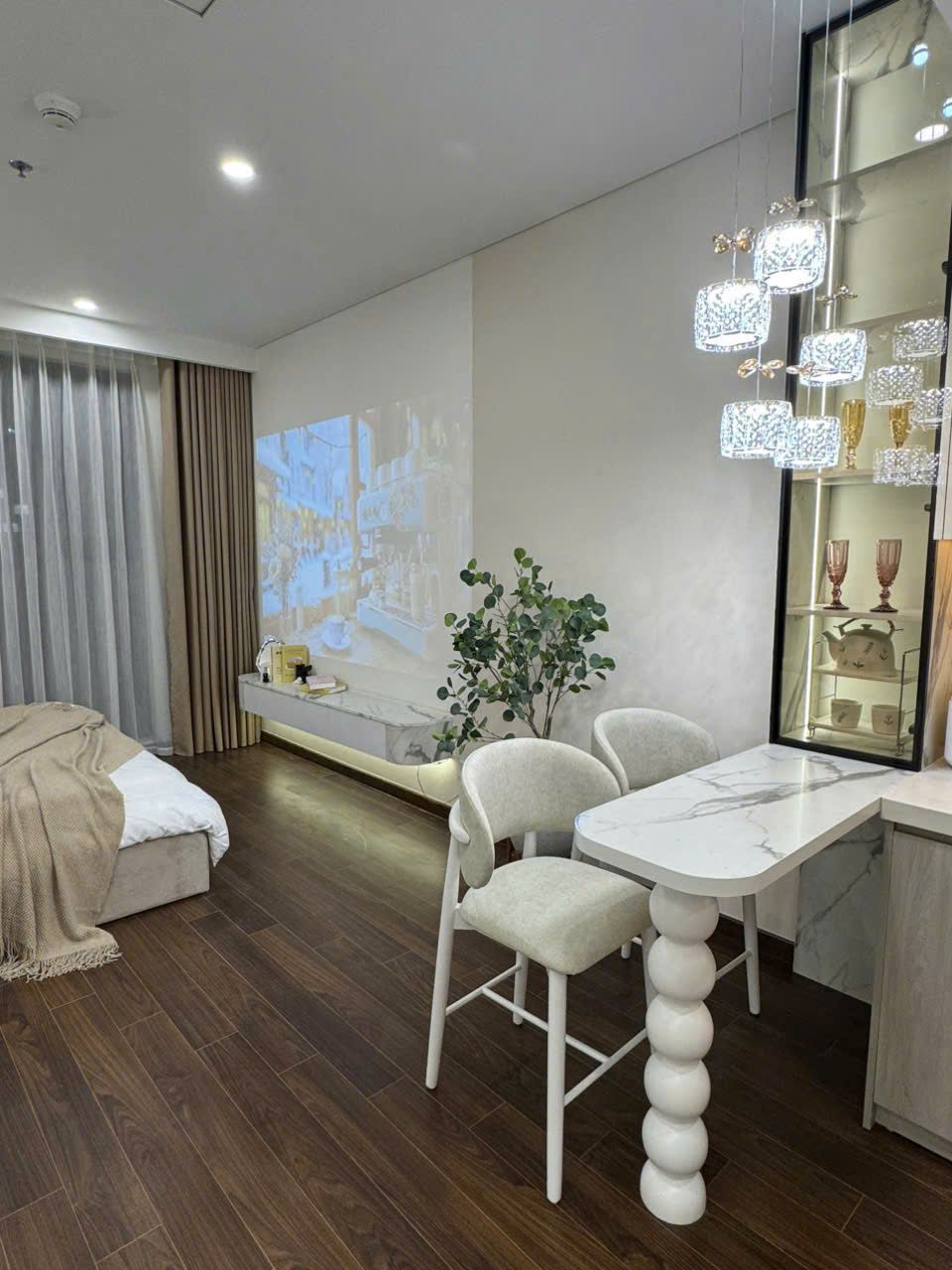 Lá Bình Yên Studio B.2910 - Vinhomes Smart City