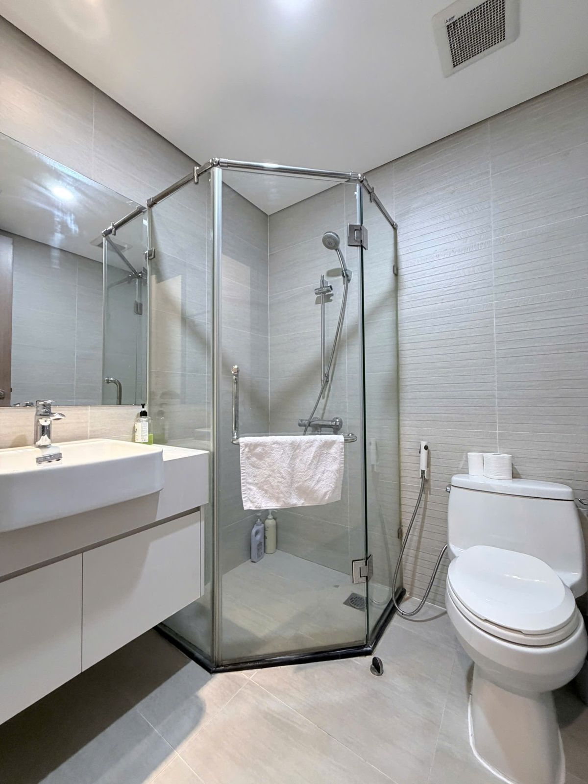Neon Suite 2PN S3.0608A - Vinhomes Skylake