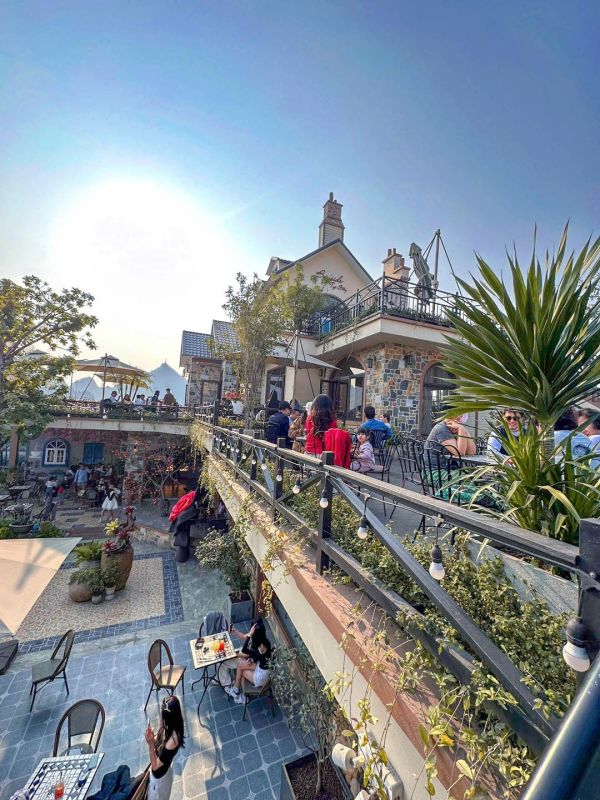 Cafe View Biển Đẹp Ở Hạ Long – Top Địa Điểm Chill Không Thể Bỏ Lỡ Khi Du Lịch Bãi Cháy