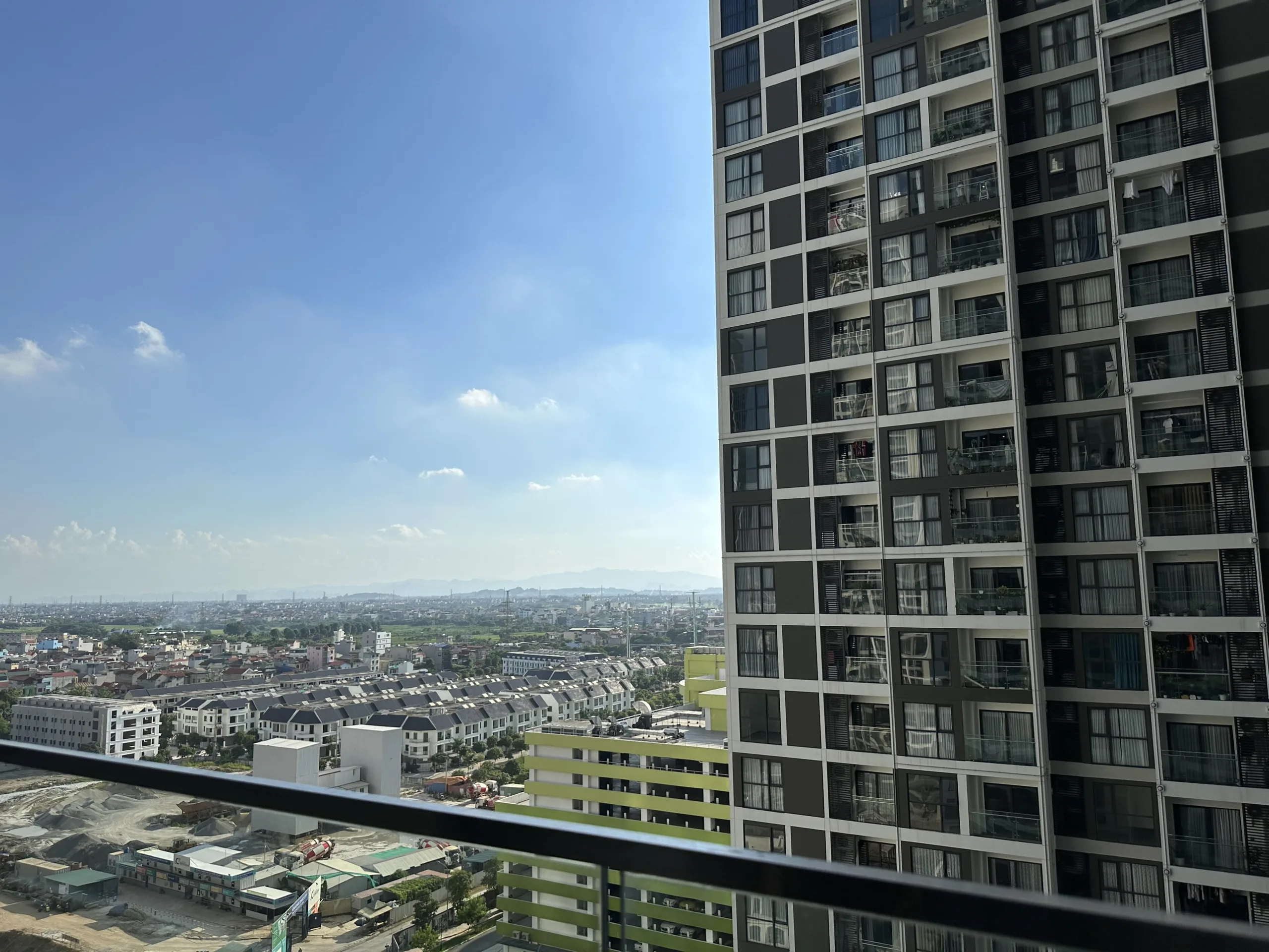Tonkin 2-Vinhomes Smart City, view bể bơi, có máy chiếu