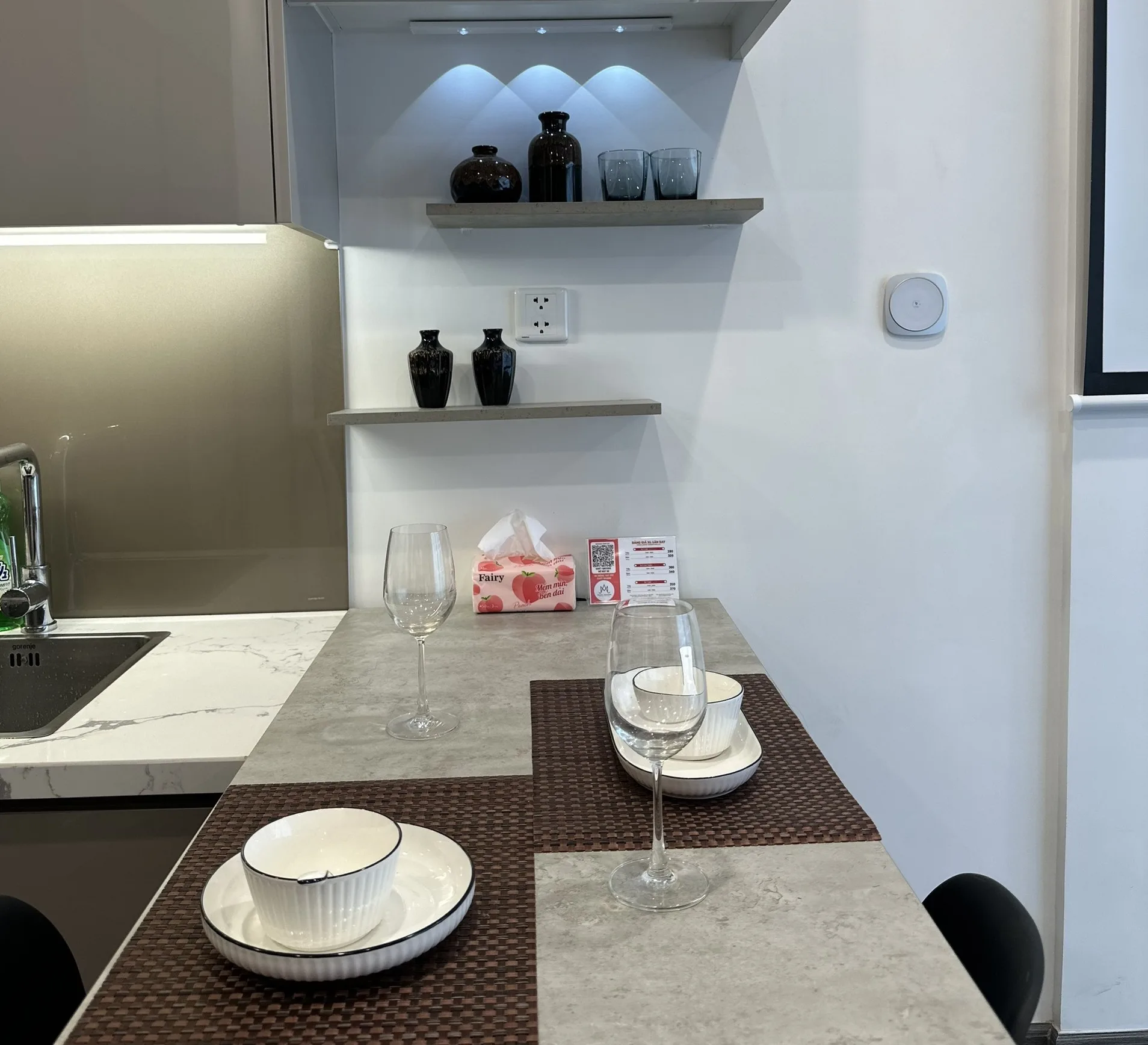 Tonkin 2-Vinhomes Smart City, view bể bơi, có máy chiếu