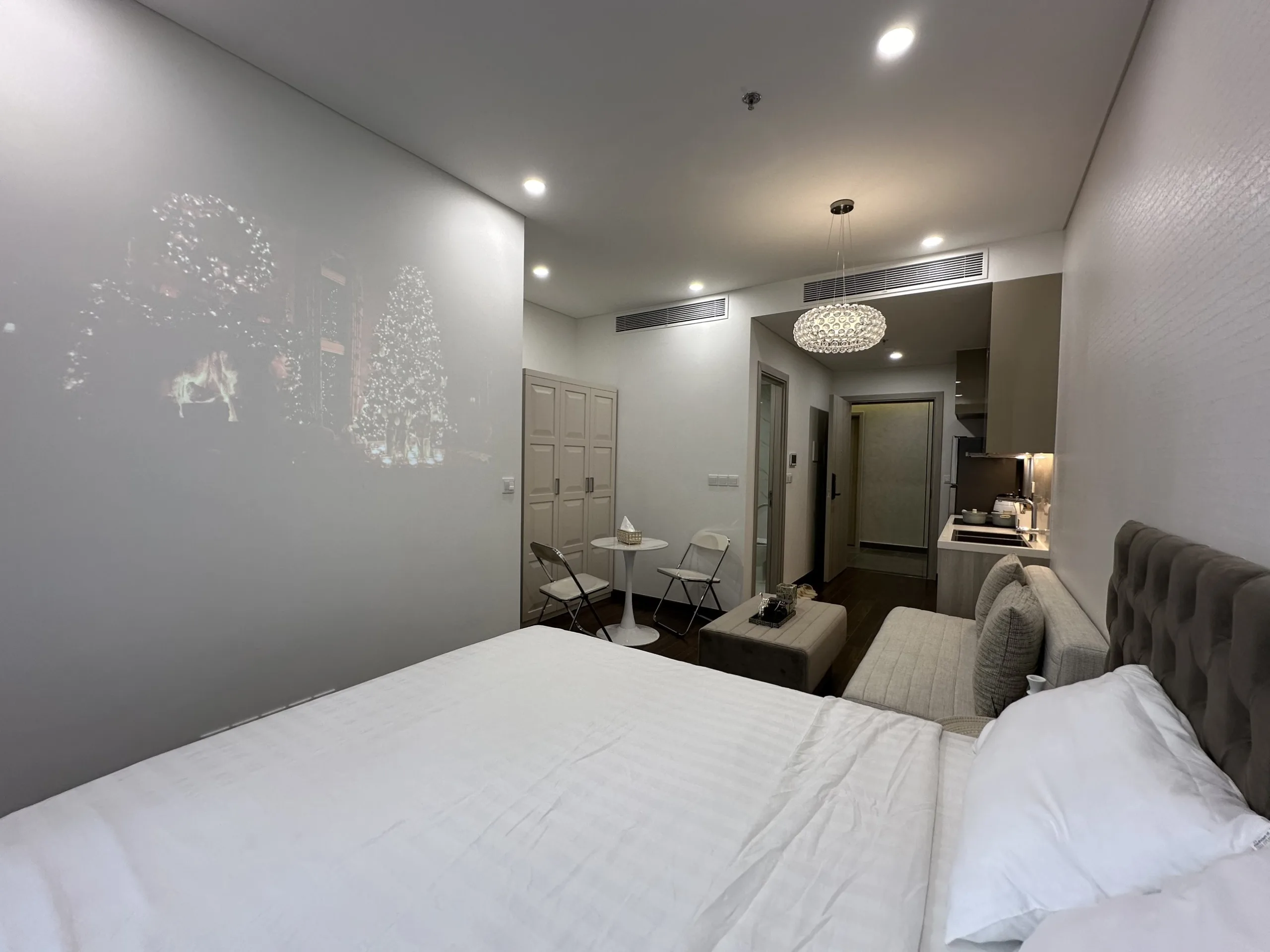 Studio Masteri có máy chiếu - Căn hộ dịch vụ Vinhomes Smart City