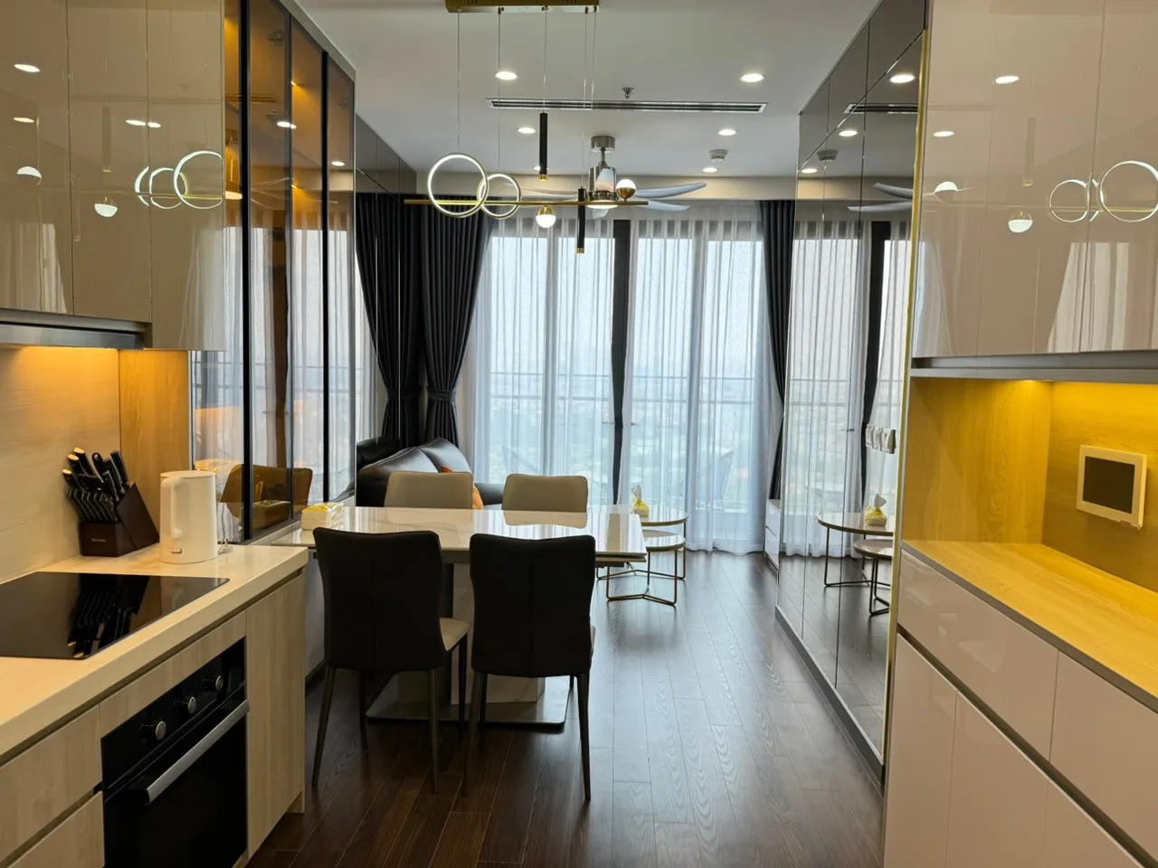 Sun Homestay - Căn hộ dịch vụ 2PN view biển hồ Luxury