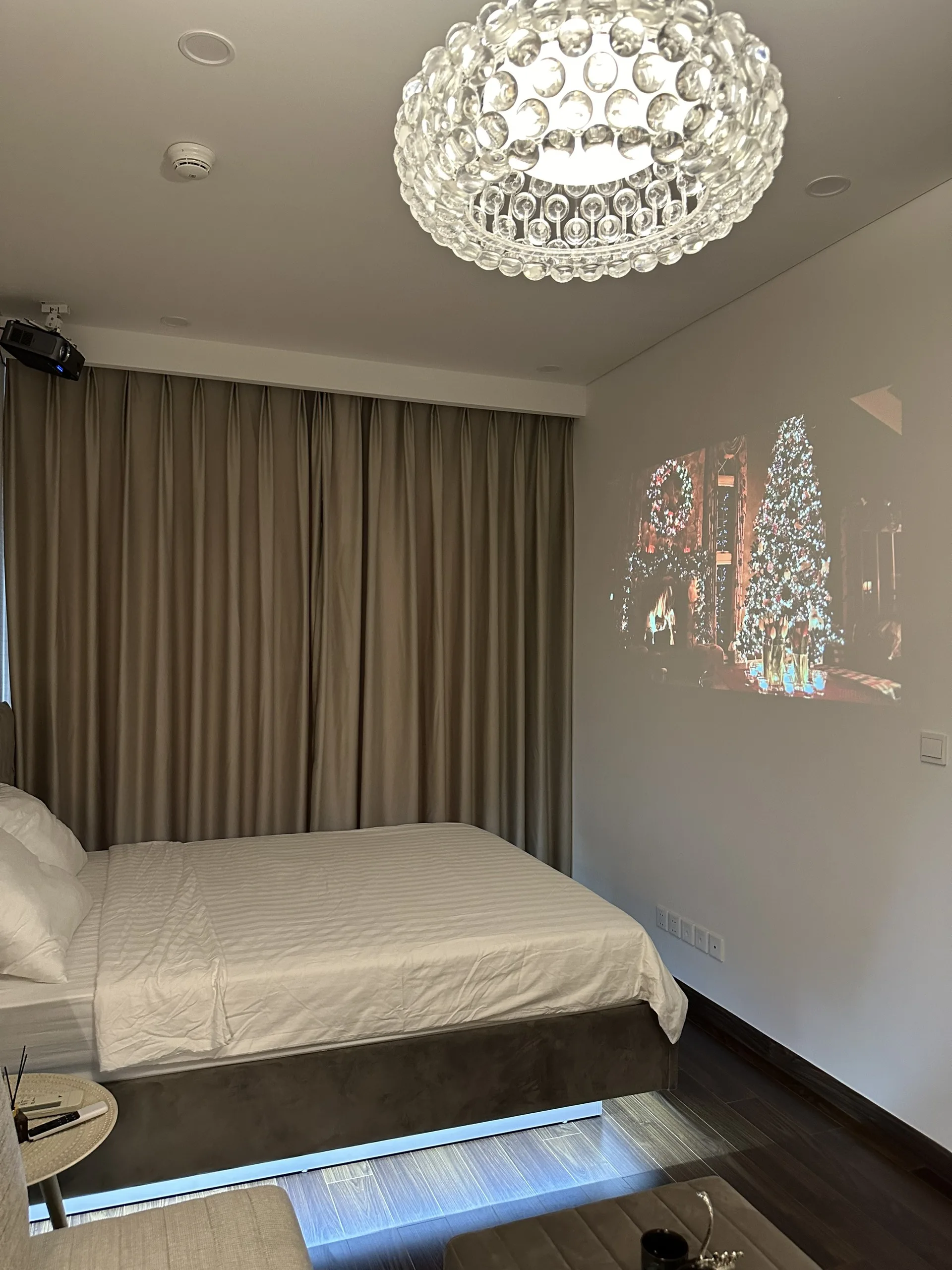 Studio Masteri có máy chiếu - Căn hộ dịch vụ Vinhomes Smart City