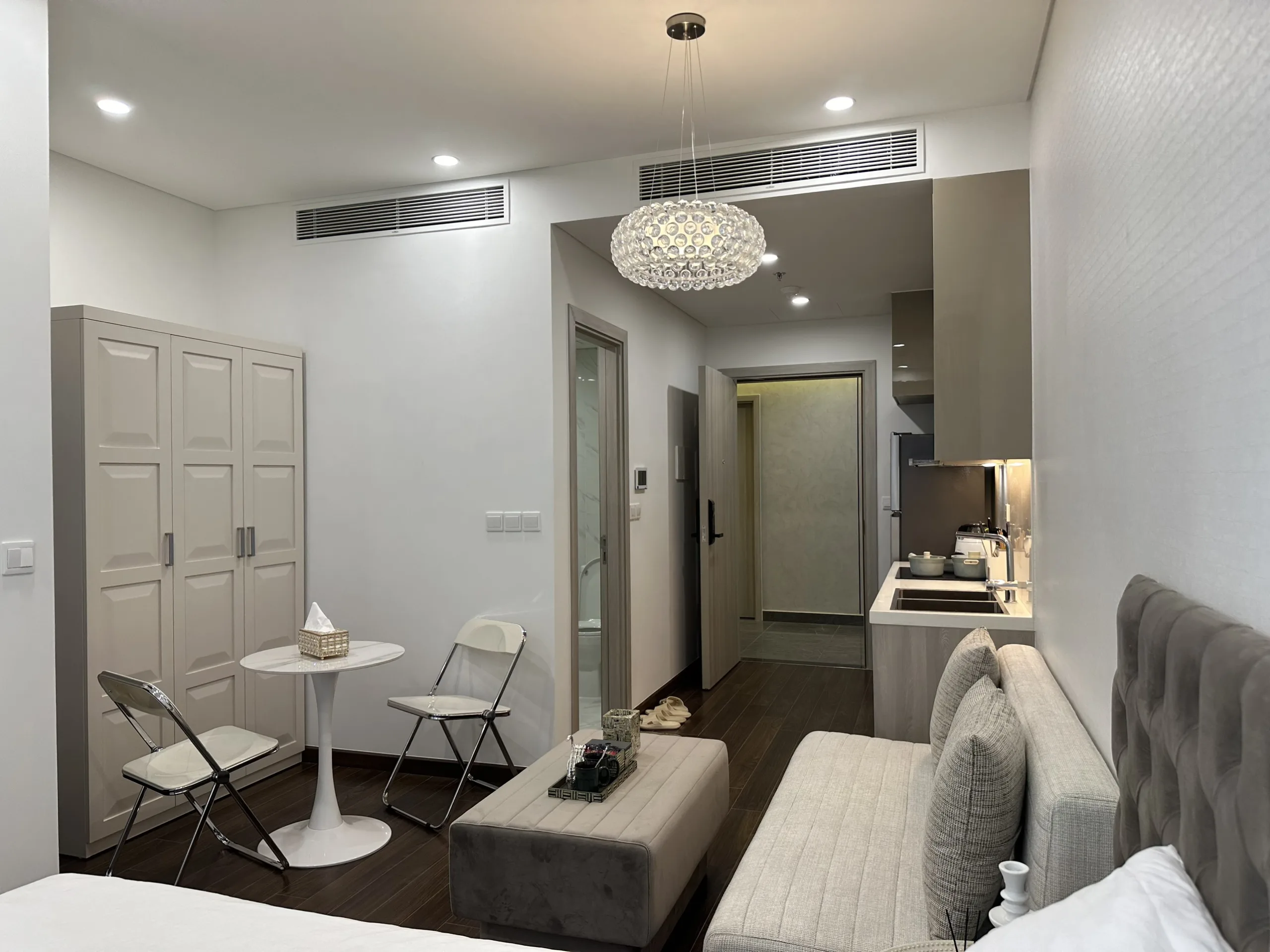 Studio Masteri có máy chiếu - Căn hộ dịch vụ Vinhomes Smart City