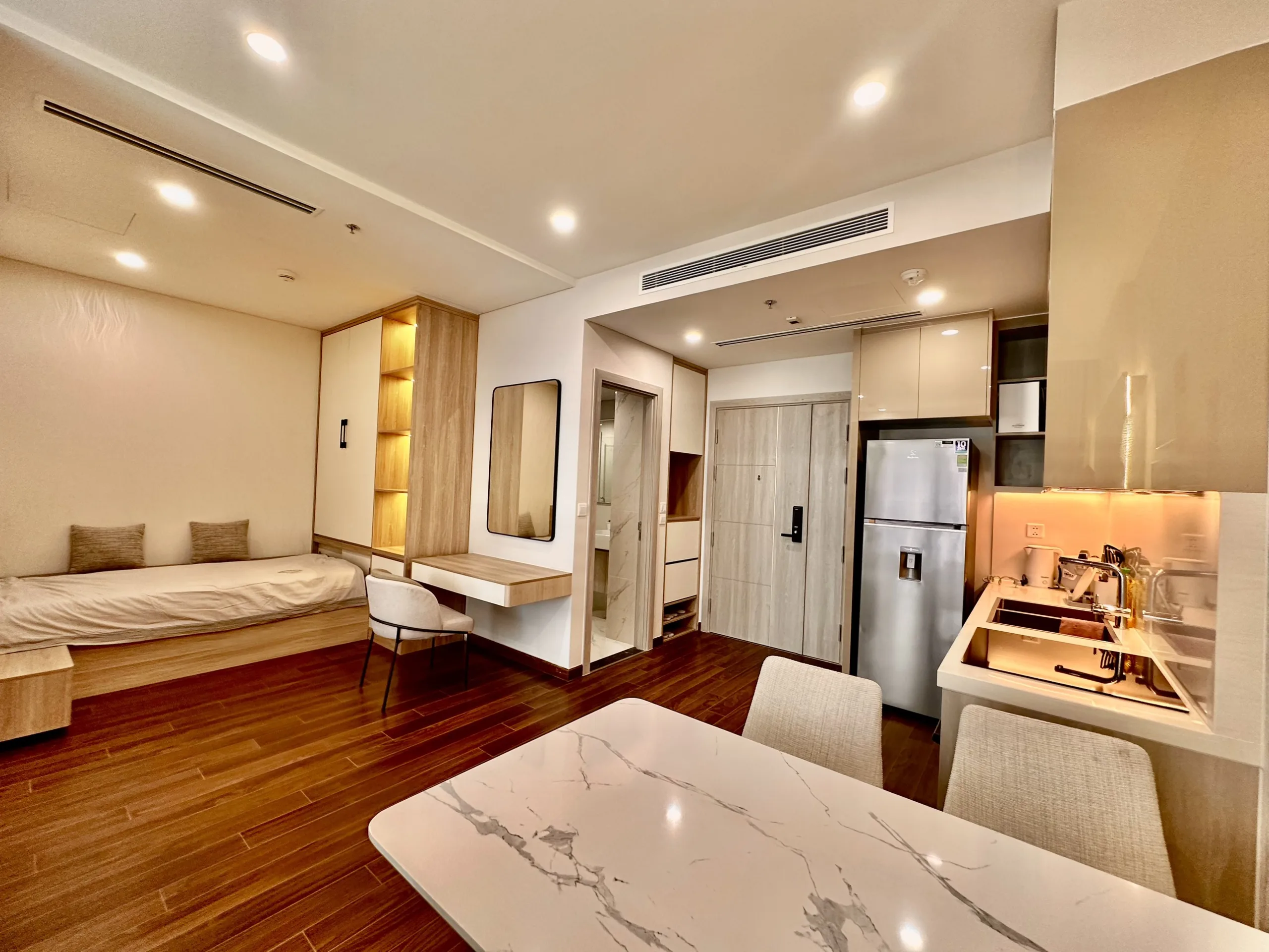 Căn hộ dịch vụ 1PN+ Vinhomes Smart City tòa Masteri 5*
