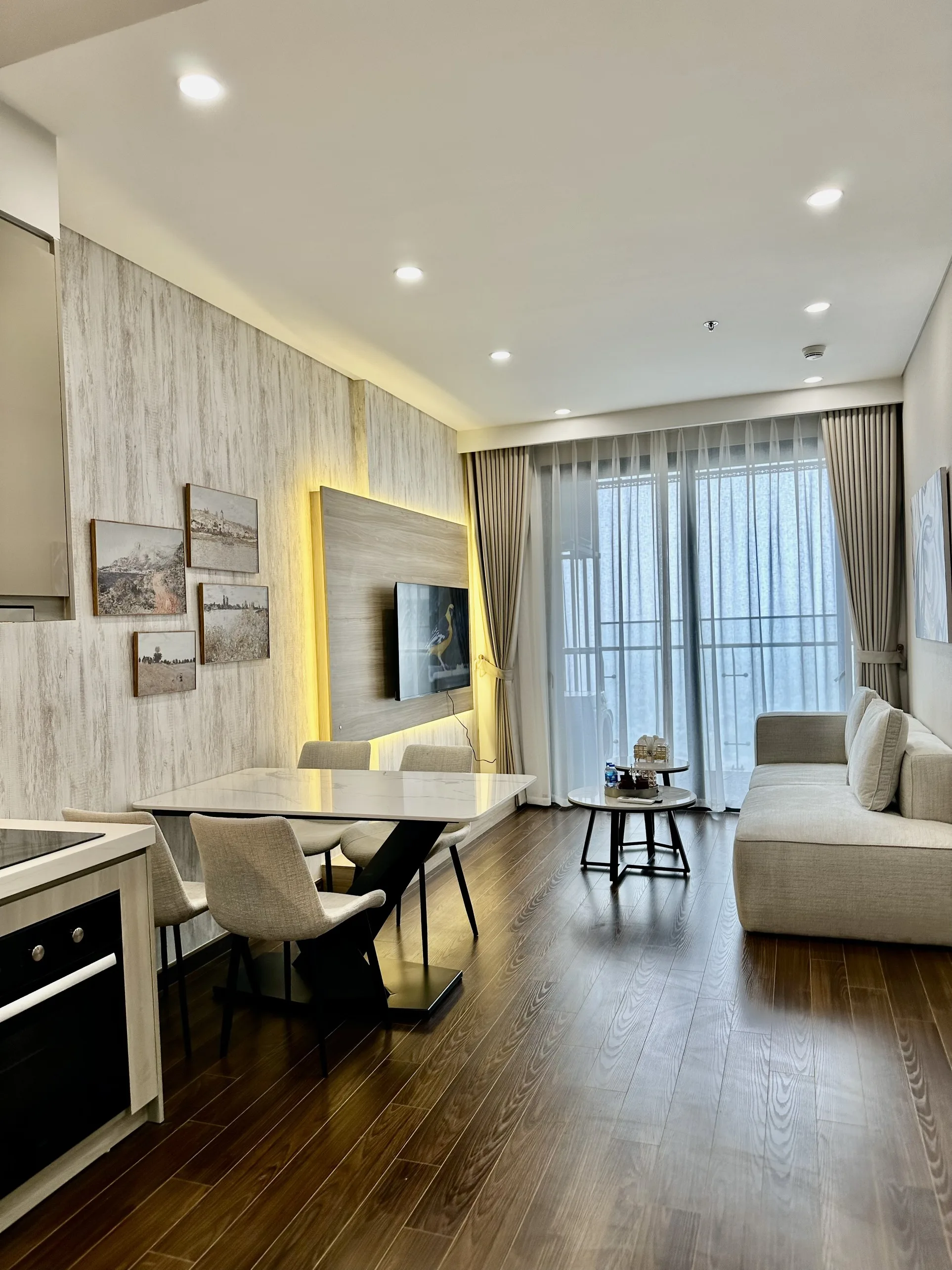 Căn hộ dịch vụ 1PN+ Vinhomes Smart City tòa Masteri 5*