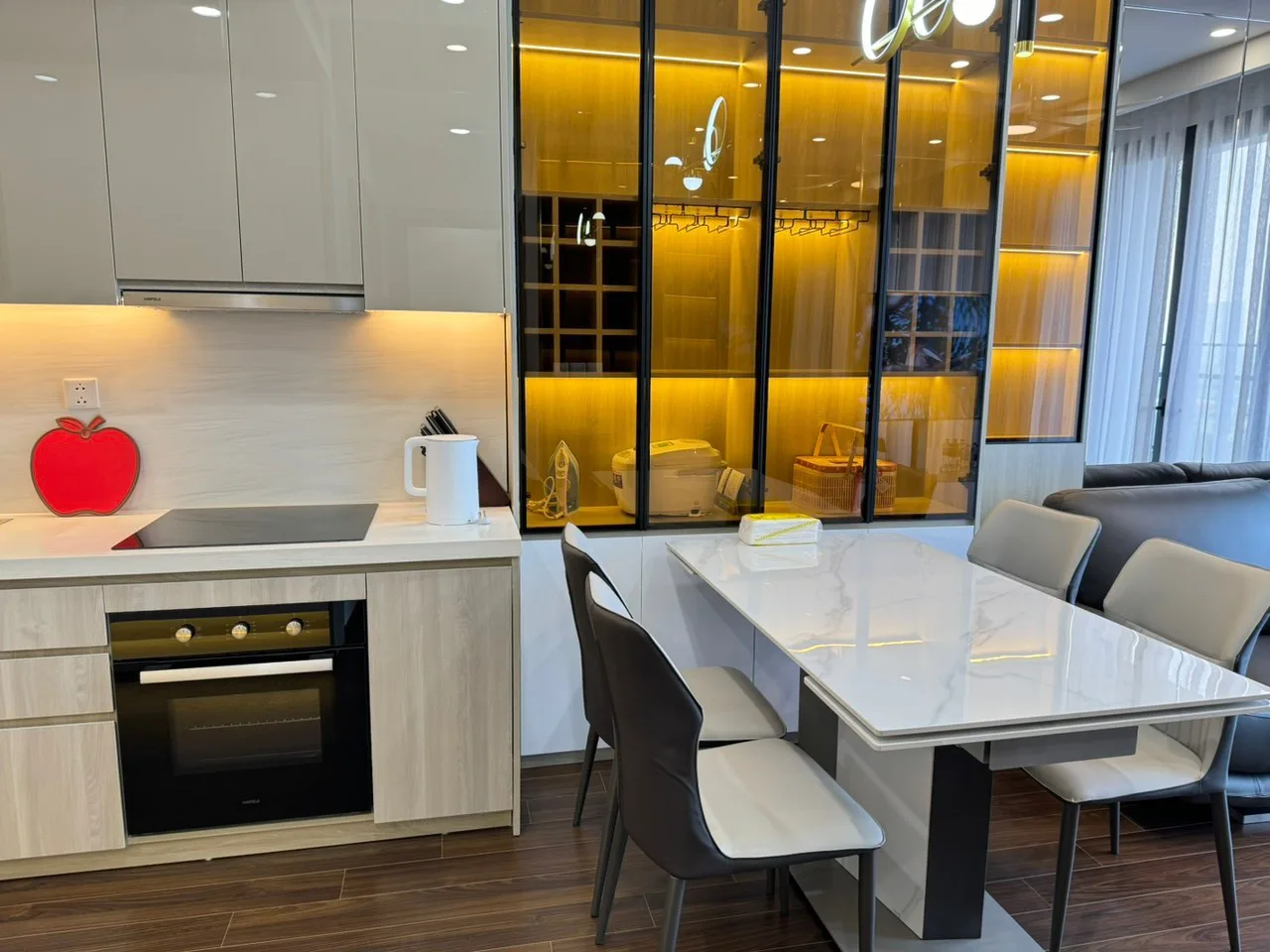 Sun Homestay - Căn hộ dịch vụ 2PN view biển hồ Luxury