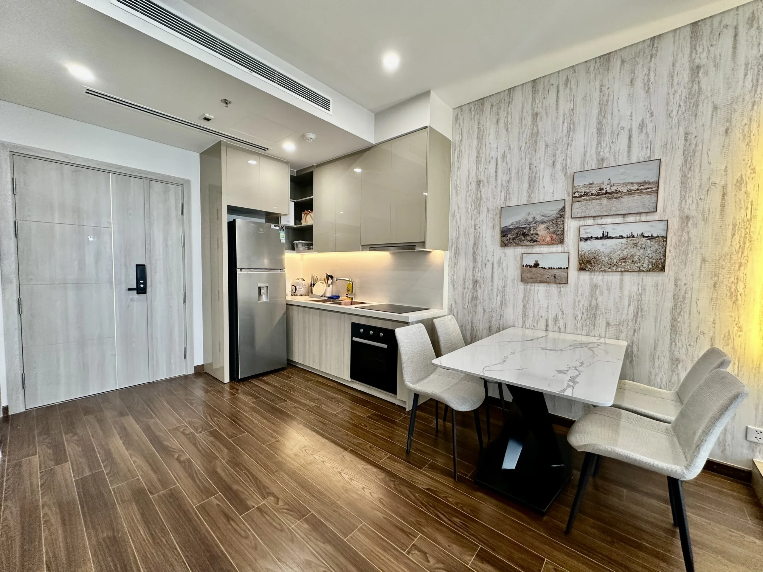 Căn hộ dịch vụ 1PN+ Vinhomes Smart City tòa Masteri 5*