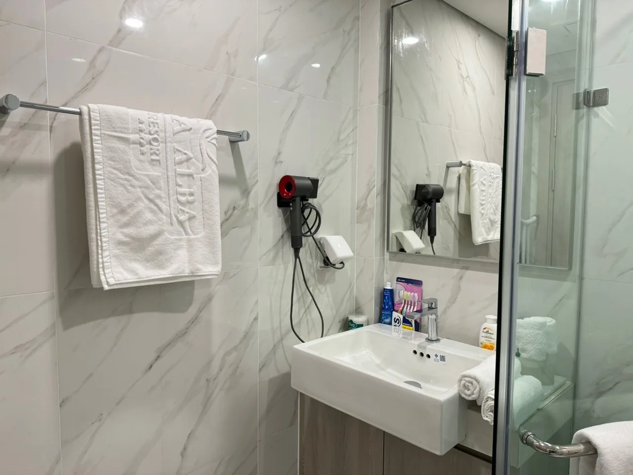 Sun Homestay - Căn hộ dịch vụ 2PN view biển hồ Luxury