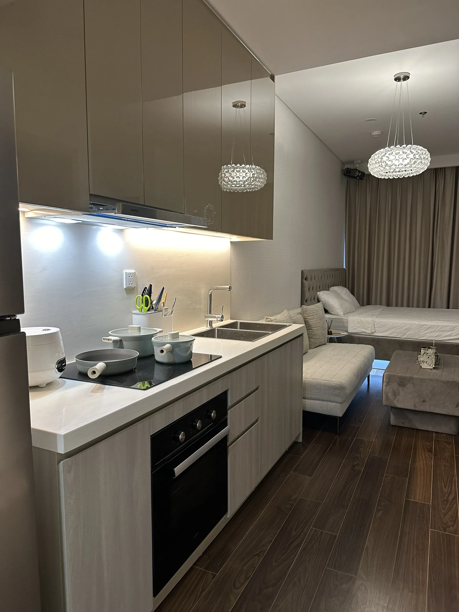 Studio Masteri có máy chiếu - Căn hộ dịch vụ Vinhomes Smart City