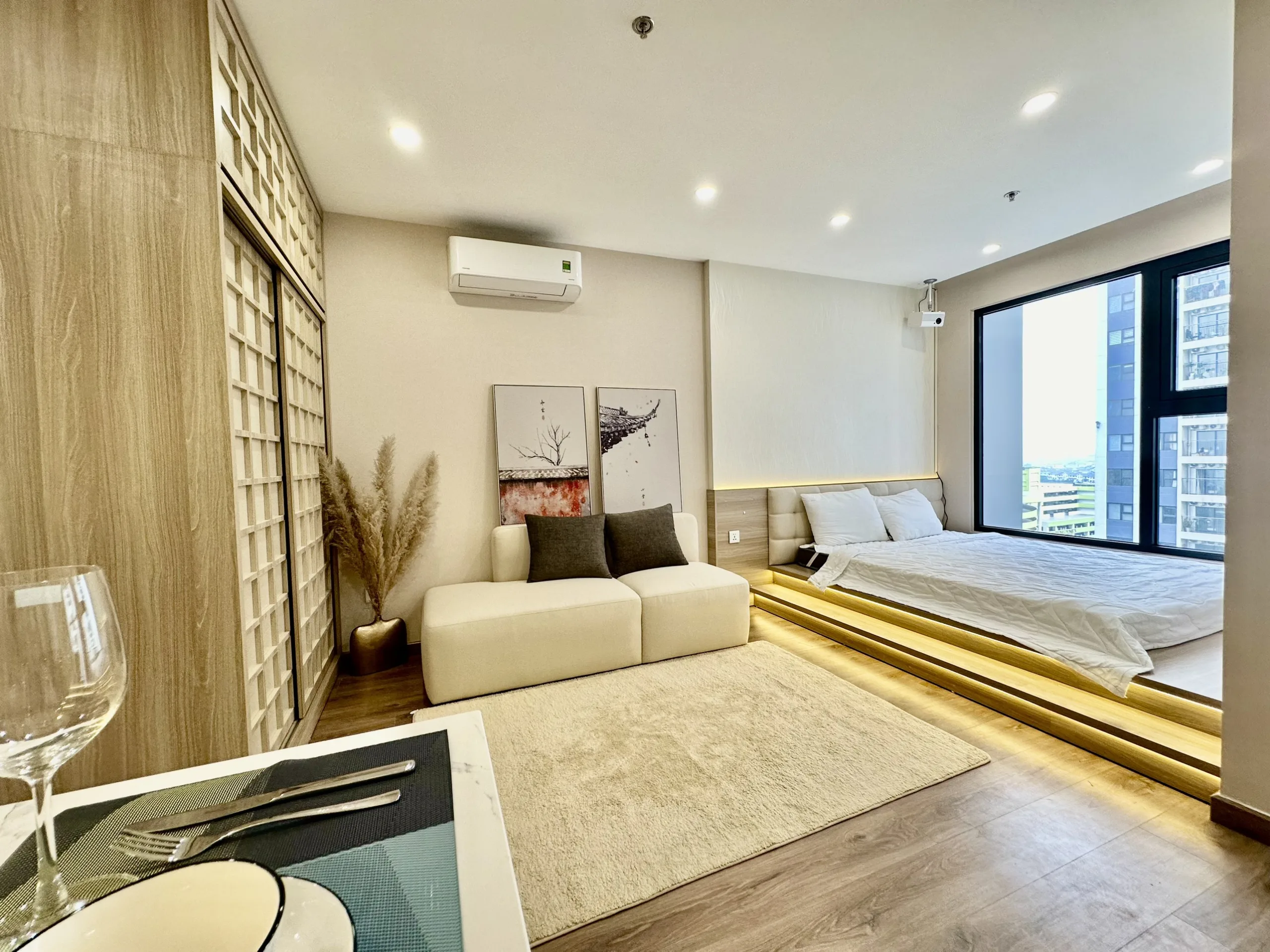 Studio Japandi, 30m2 toà Imperia I3, view Tonkin, có máy chiếu - Homestay Vinhomes Smart City