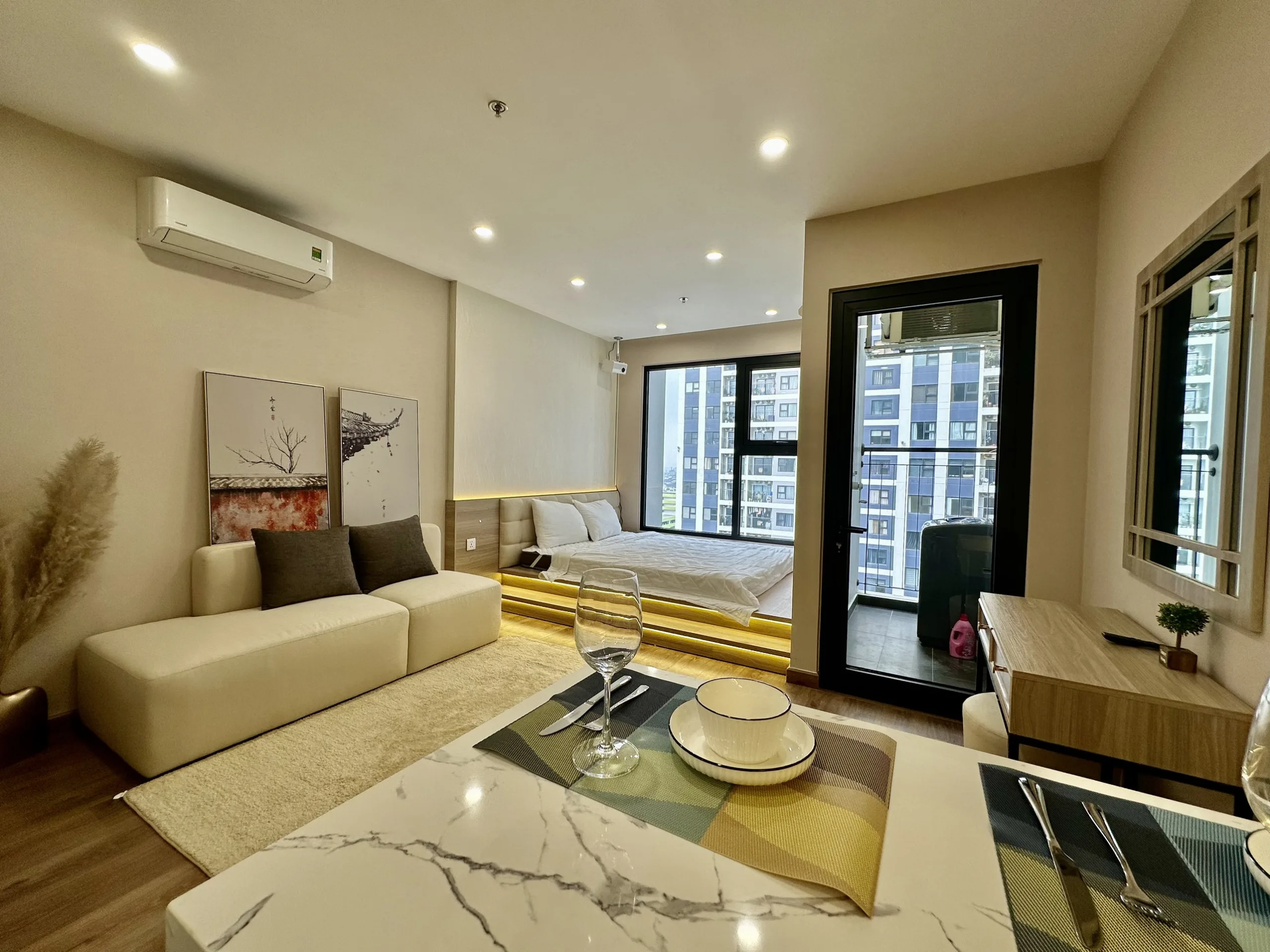 Studio Japandi, 30m2 toà Imperia I3, view Tonkin, có máy chiếu - Homestay Vinhomes Smart City