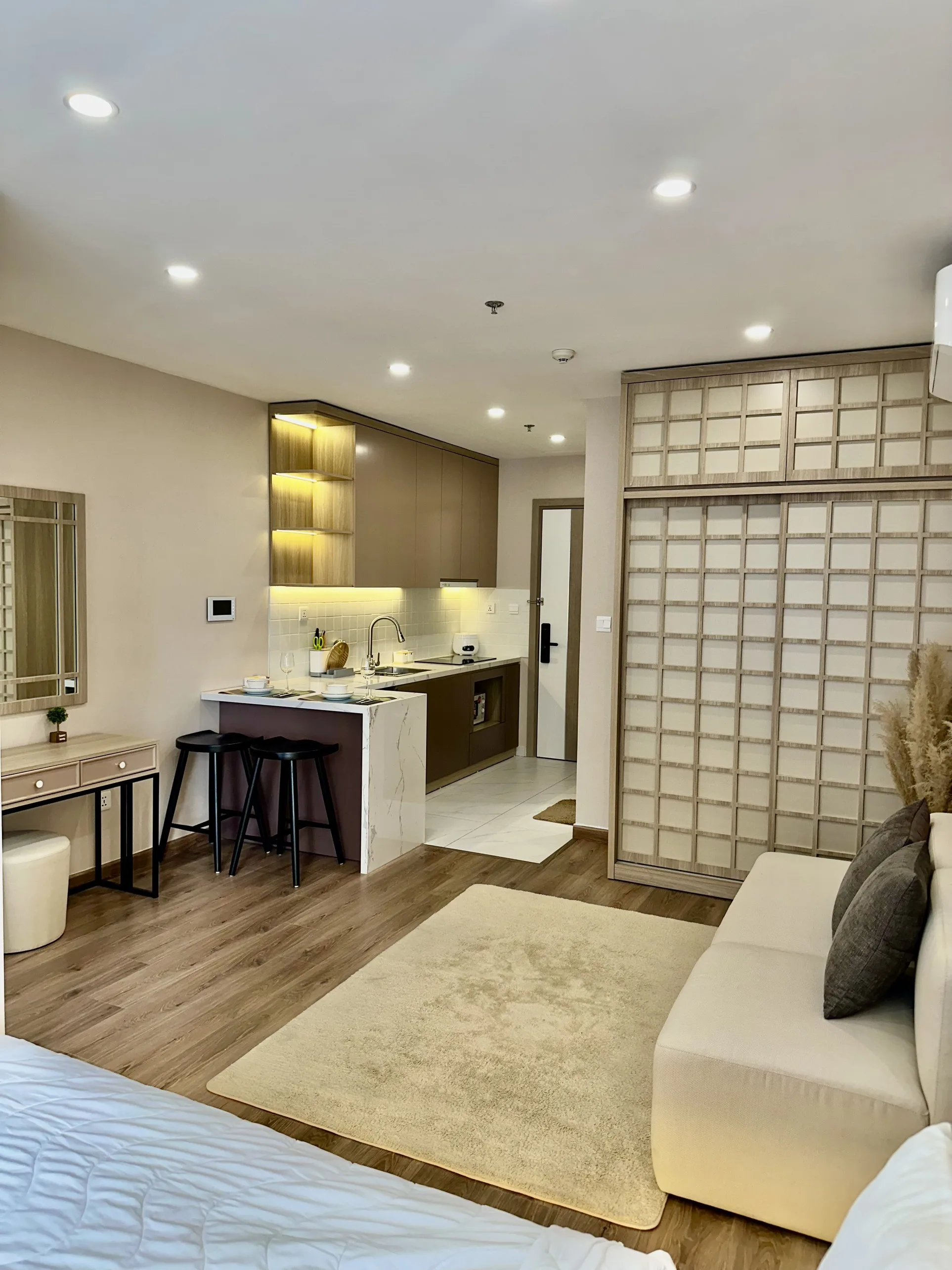 Studio Japandi, 30m2 toà Imperia I3, view Tonkin, có máy chiếu - Homestay Vinhomes Smart City