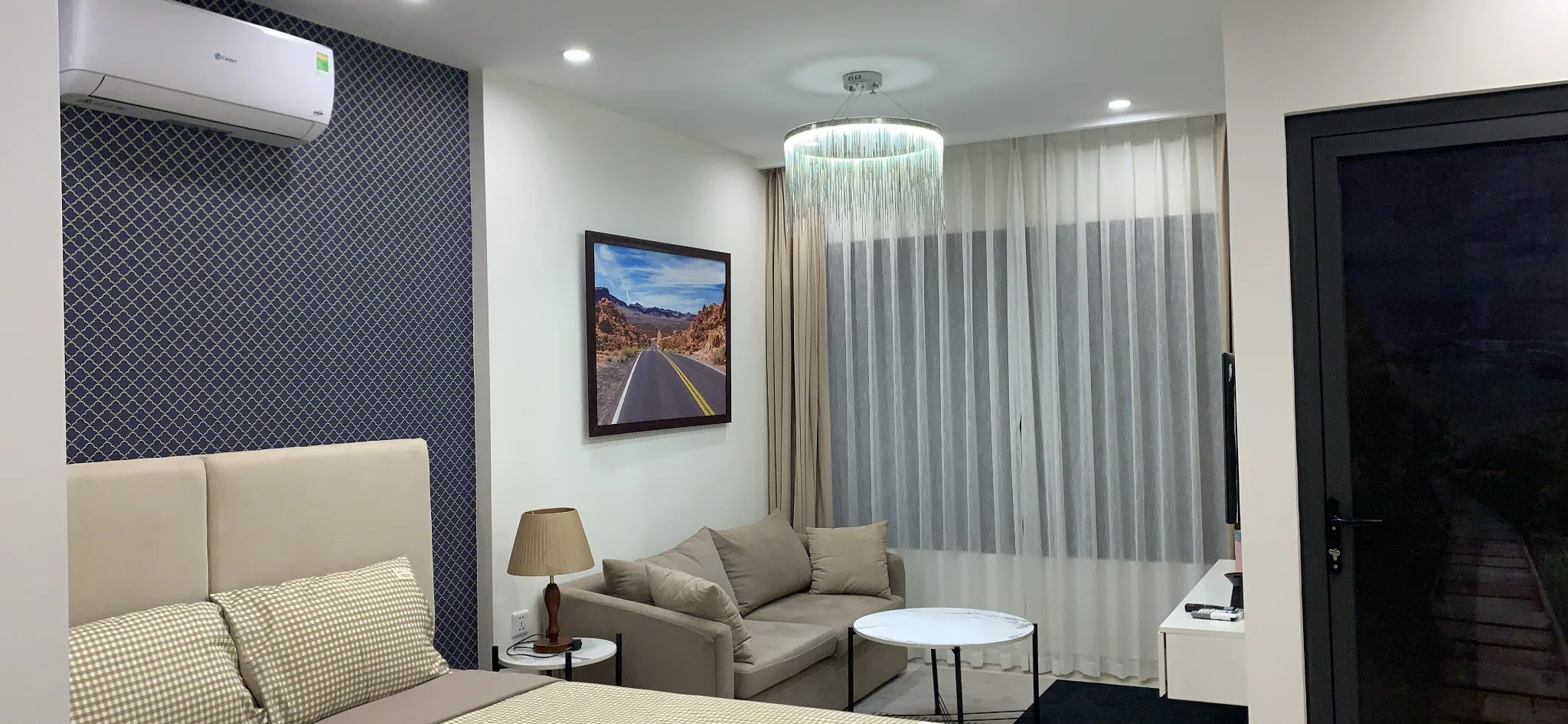 Căn Studio High Way 30m2 toà S1.01 , view đại lộ Thăng Long - Homestay Vinhomes Smart City
