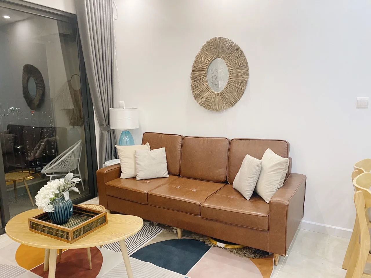 Căn hộ dịch vụ Dcapital Trần Duy Hưng - Studio view Lake