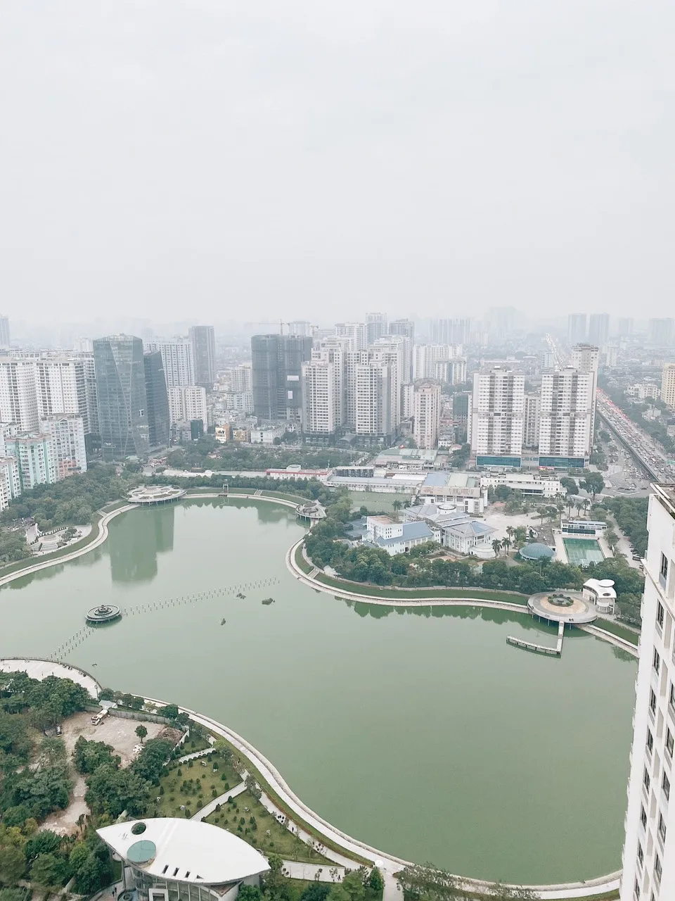 Căn hộ dịch vụ Dcapital Trần Duy Hưng - Studio view Lake