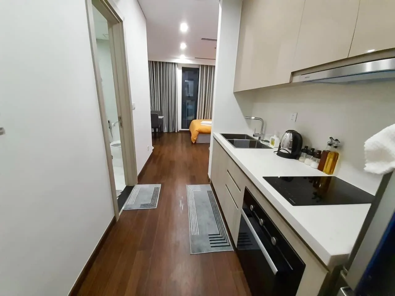 Homestay Vinhomes Smart City - Studio Masteri 5* ( có bể bơi )