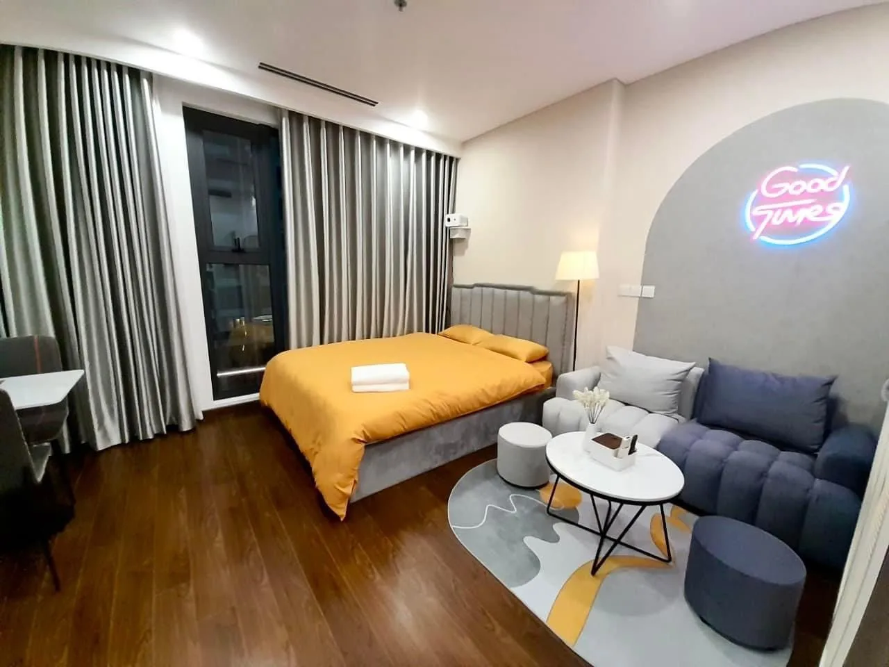Homestay Vinhomes Smart City - Studio Masteri 5* ( có bể bơi )