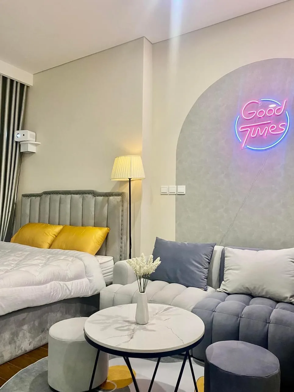Homestay Vinhomes Smart City - Studio Masteri 5* ( có bể bơi )
