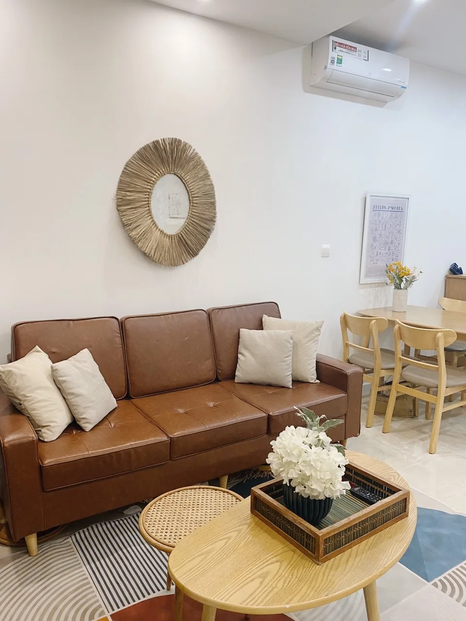 Căn hộ dịch vụ Dcapital Trần Duy Hưng - Studio view Lake