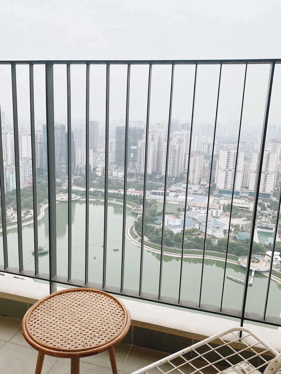 Căn hộ dịch vụ Dcapital Trần Duy Hưng - Studio view Lake