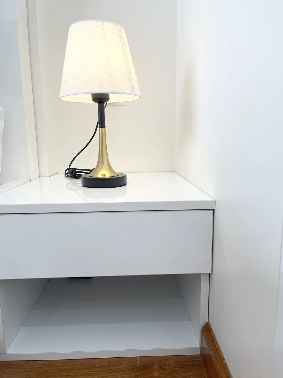 Căn hộ dịch vụ Vinhomes Green Bay - Lake View siêu đẹp