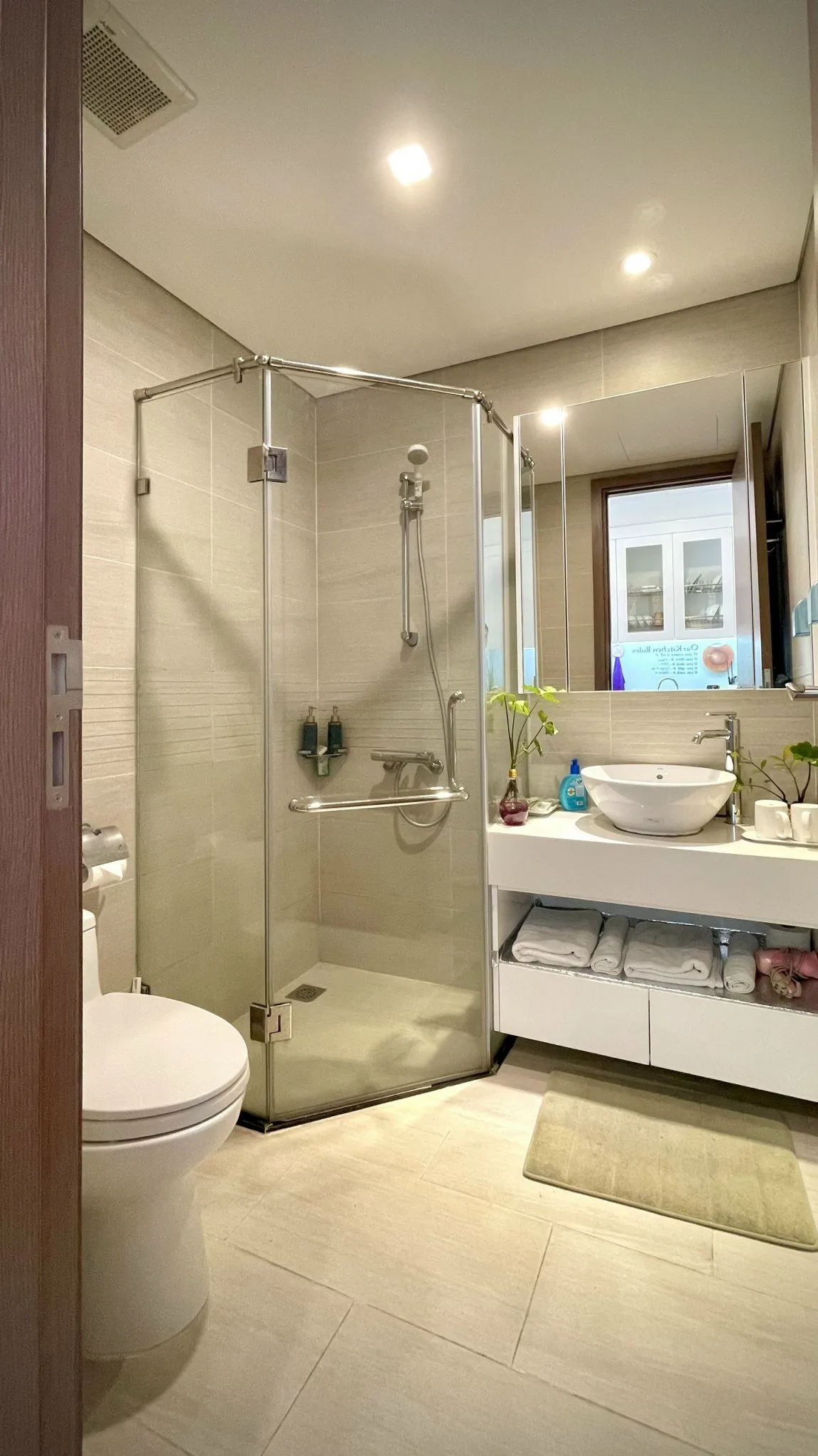 Căn hộ dịch vụ Vinhomes GreenBay - Studio Lake View