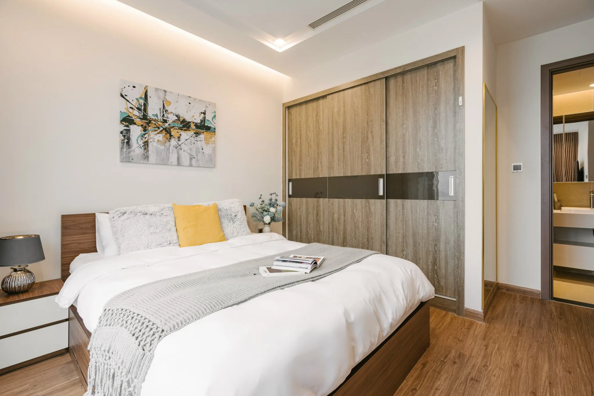 Homestay Vinhomes Metropolis Liễu Giai - Luxury