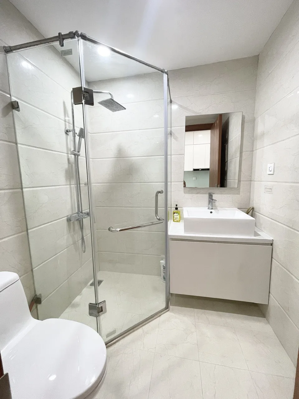 Căn hộ dịch vụ Vinhomes Green Bay - Lake View siêu đẹp