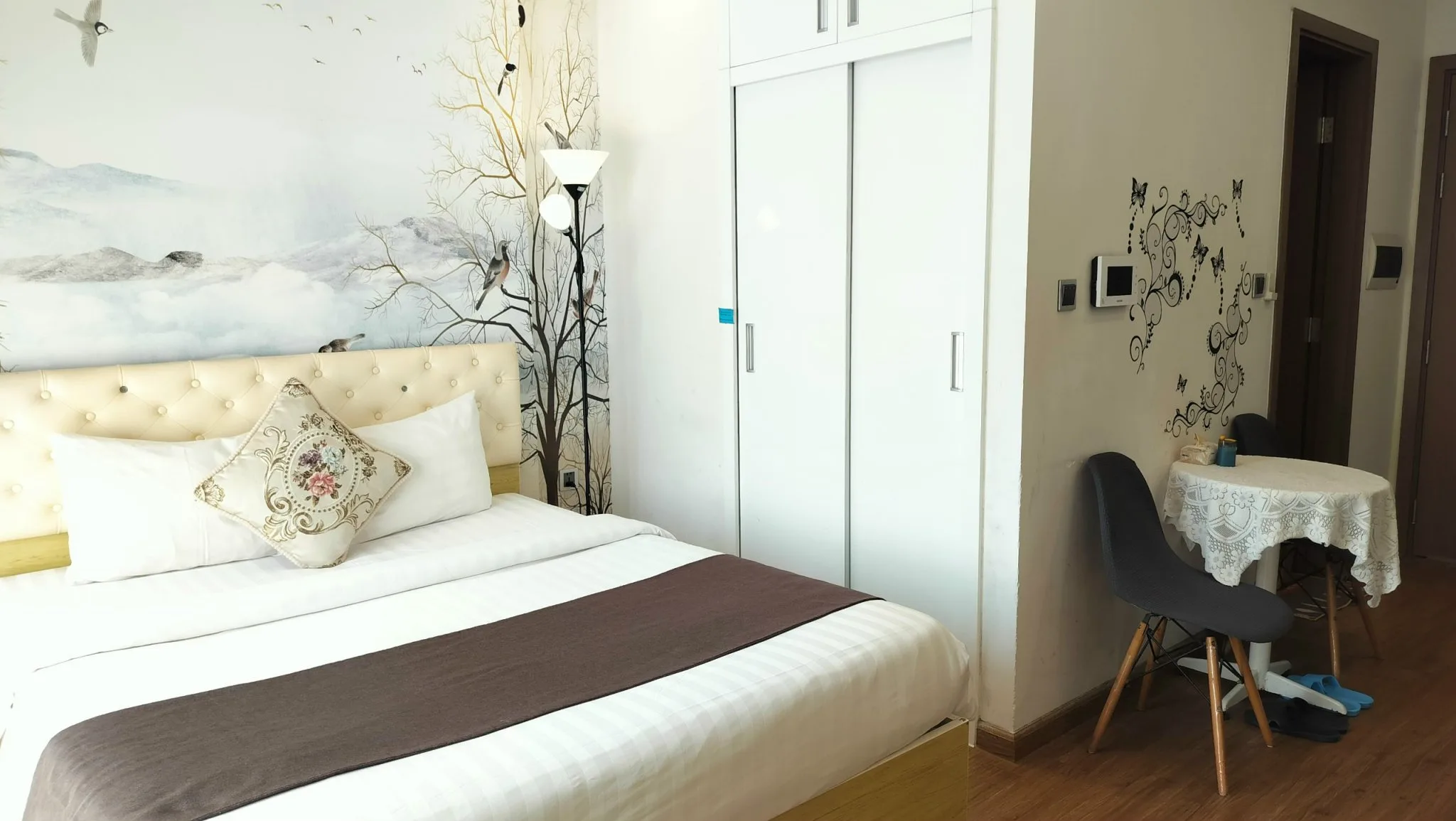 Căn hộ dịch vụ Vinhomes GreenBay - Studio Lake View