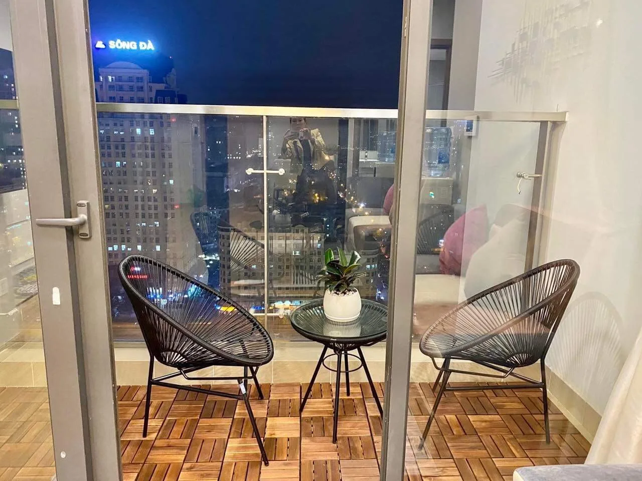 Căn Hộ Dịch Vụ Vinhomes Sky Lake - 2 BEDROOM LUXURY