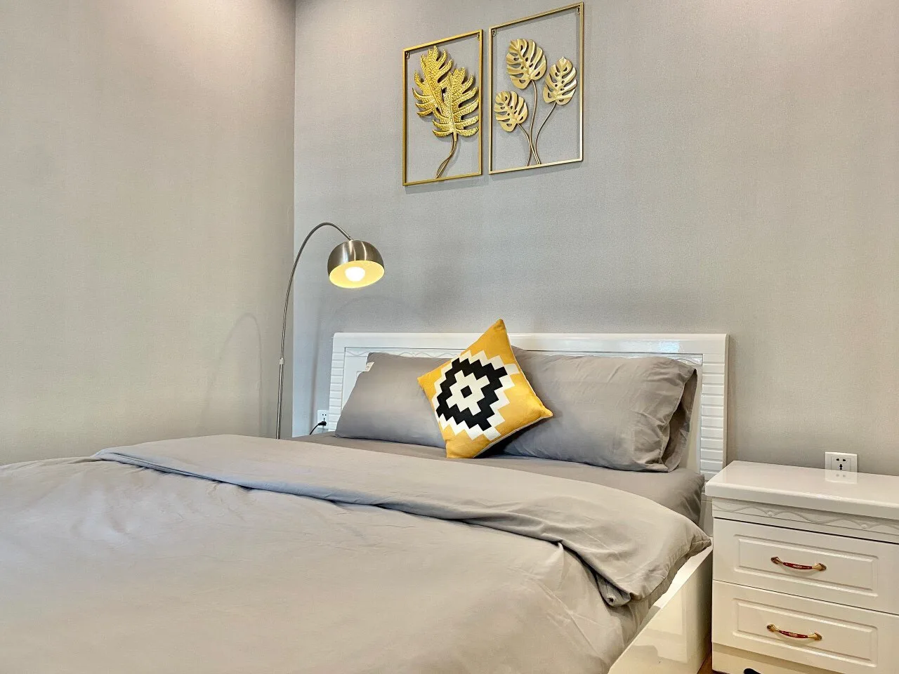 Căn Hộ Dịch Vụ Vinhomes Sky Lake - 2 Bed room LUXURY