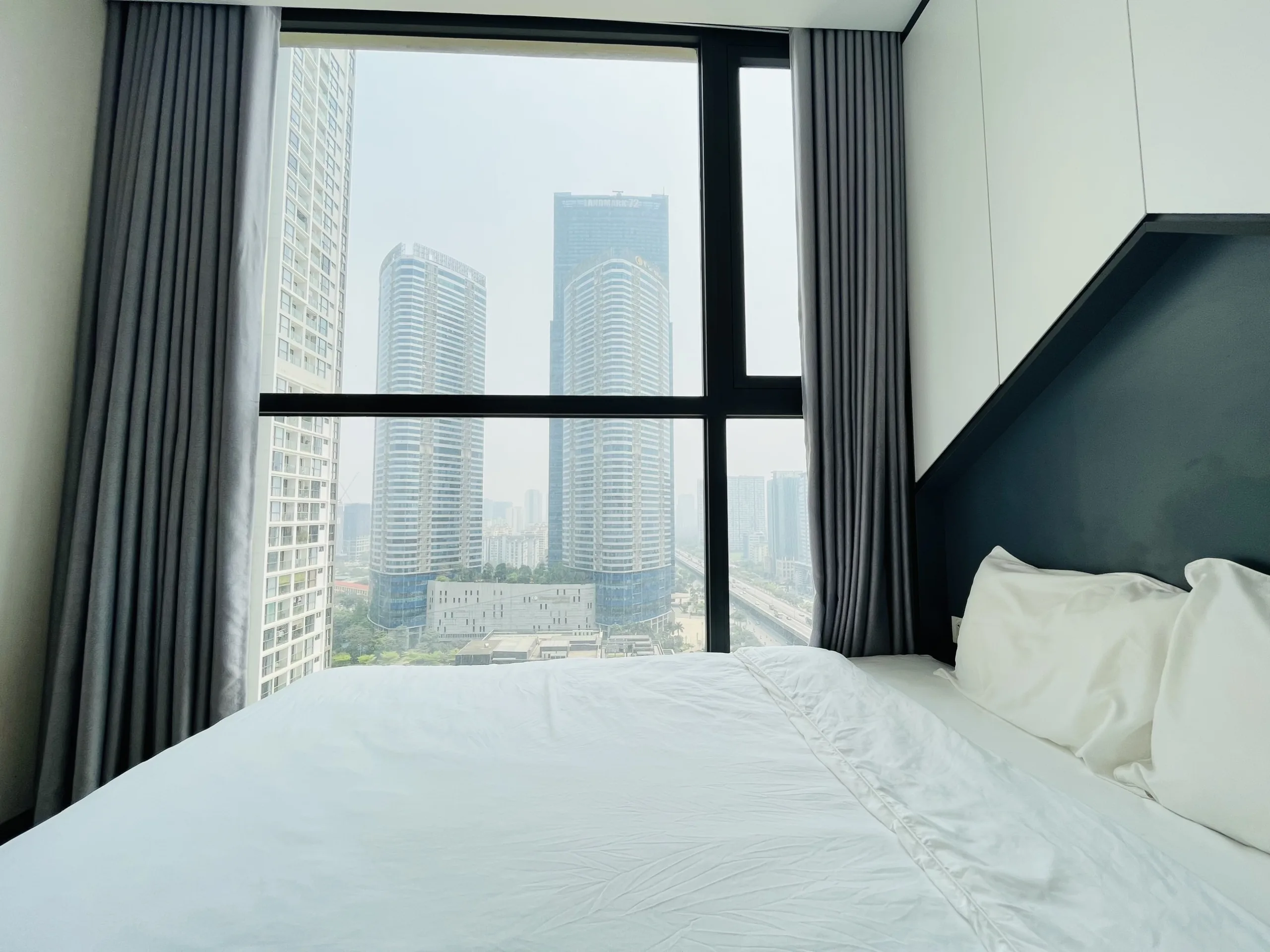 Homestay Vinhomes Sky Lake - Phong cách Vintage 2 Bed room