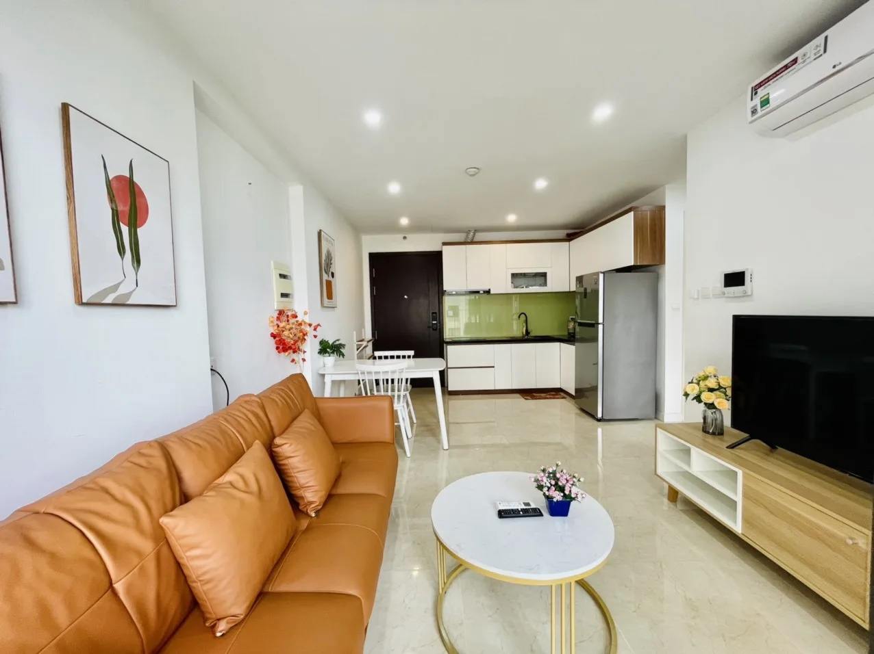 Căn hộ dịch vụ Dcapital Trần Duy Hưng 2 Ngủ Luxury