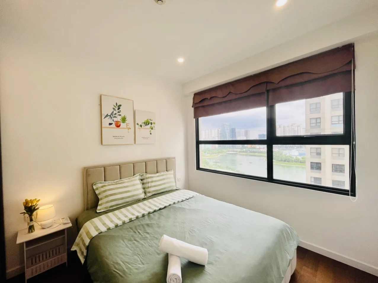 Căn hộ dịch vụ Dcapital Trần Duy Hưng 2 Ngủ Luxury