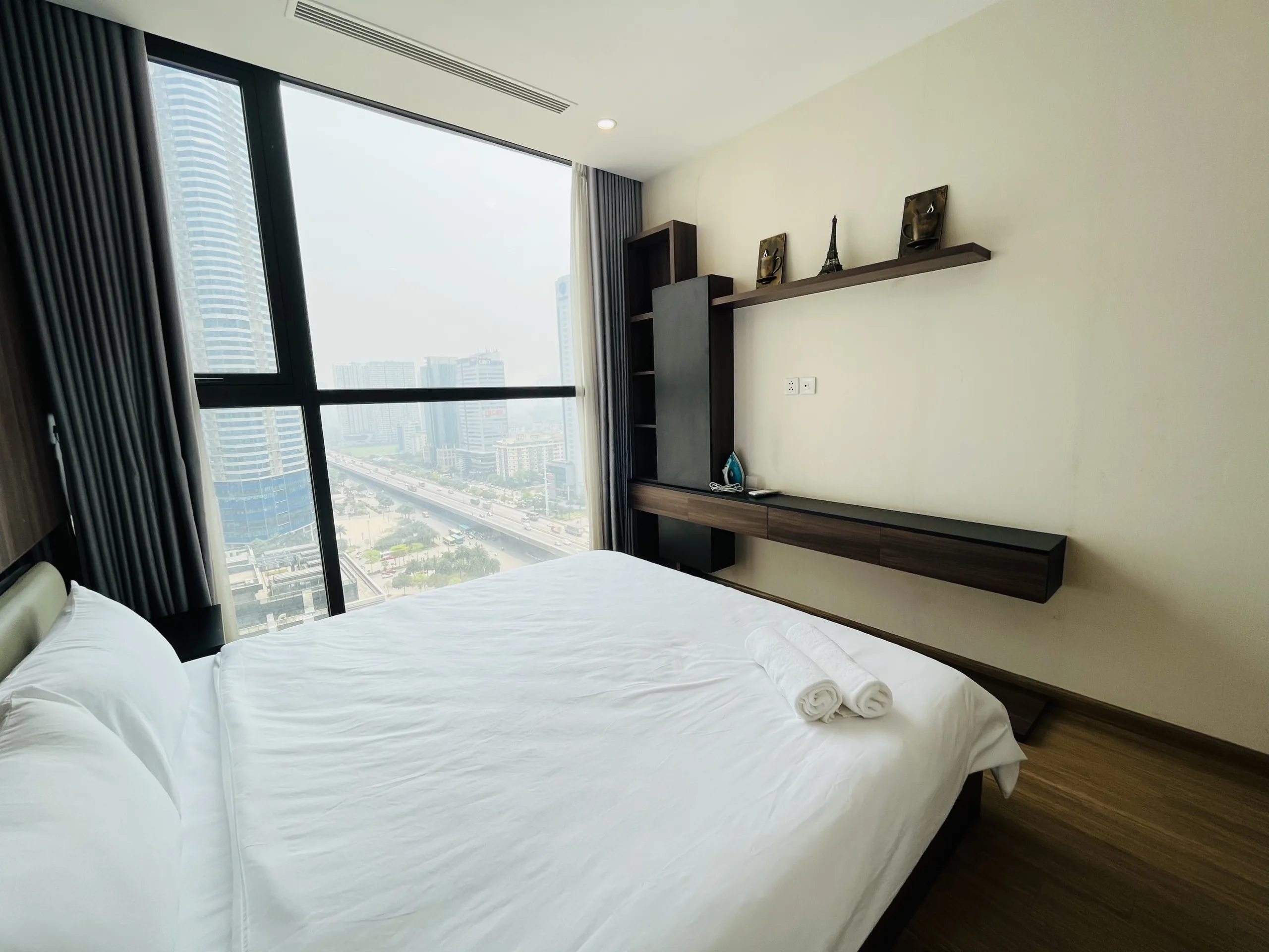 Homestay Vinhomes Sky Lake - Phong cách Vintage 2 Bed room