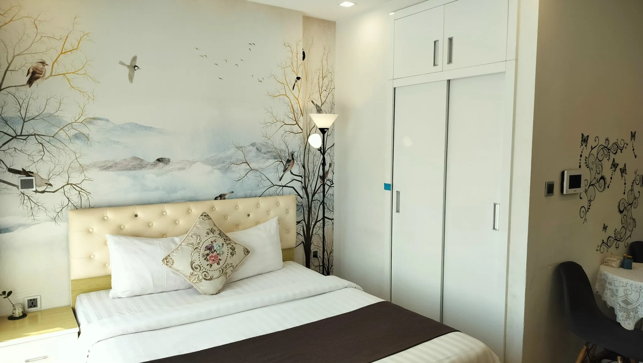 Căn hộ dịch vụ Vinhomes GreenBay - Studio Lake View