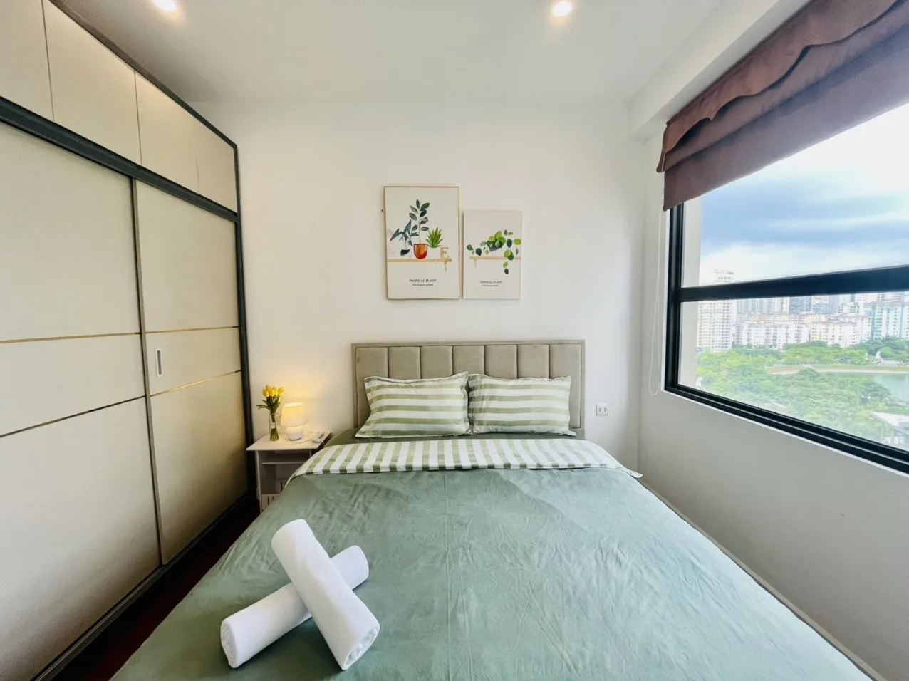 Căn hộ dịch vụ Dcapital Trần Duy Hưng 2 Ngủ Luxury