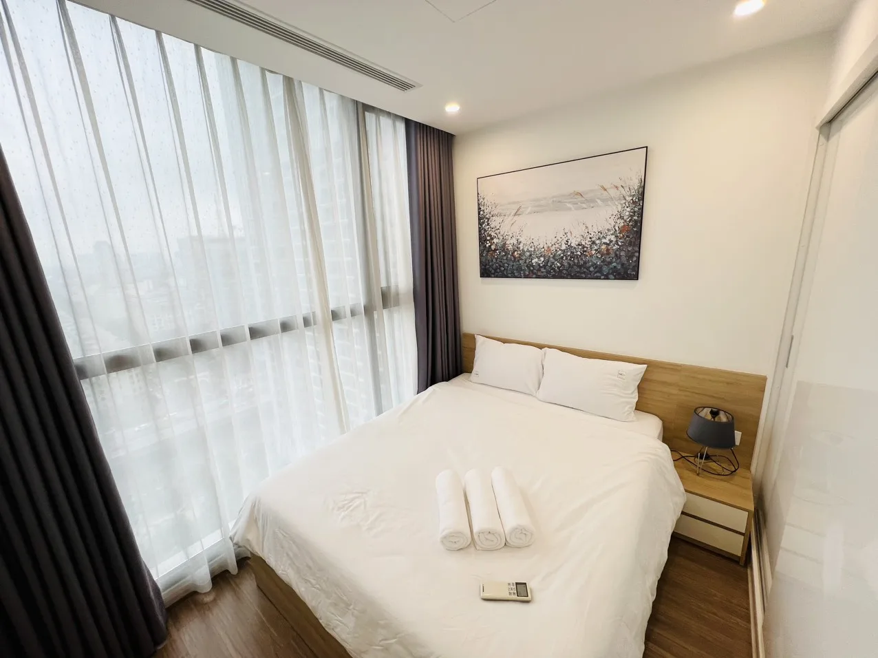 Căn hộ dịch vụ Vinhomes Sky Lake - City View