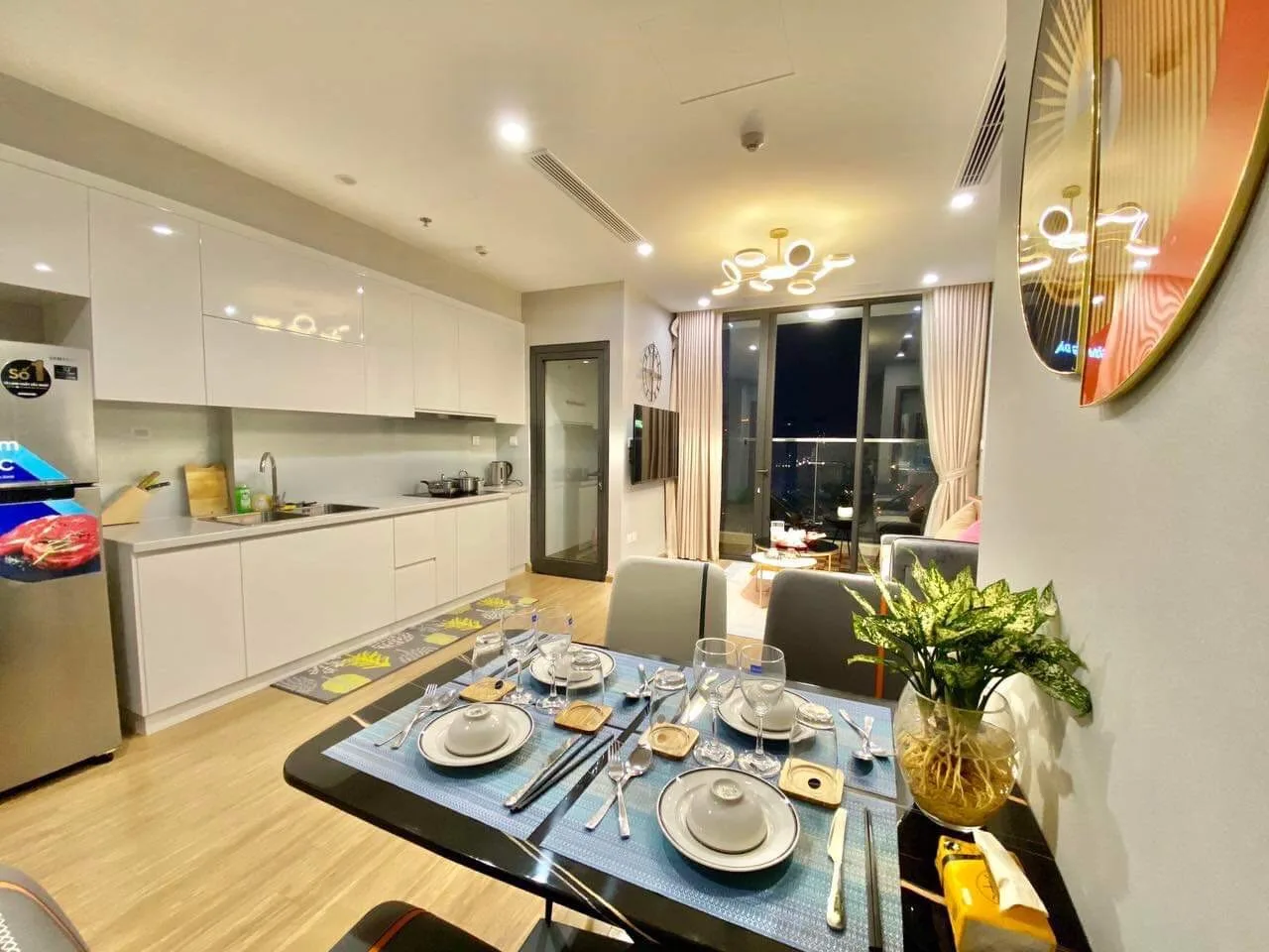 Căn Hộ Dịch Vụ Vinhomes Sky Lake - 2 Bed room LUXURY