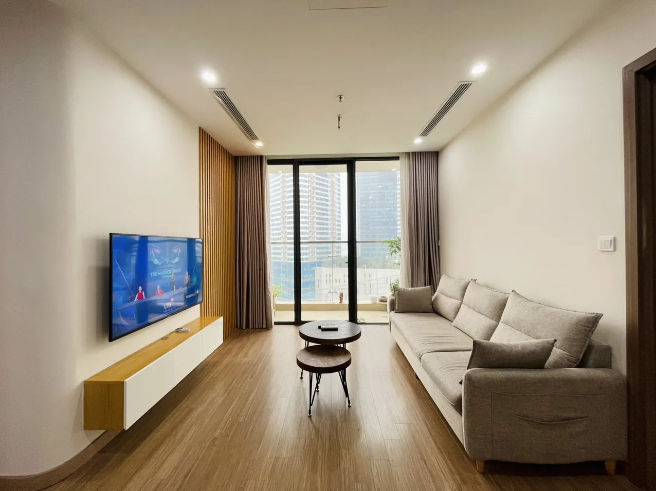 Homestay Vinhomes Sky Lake