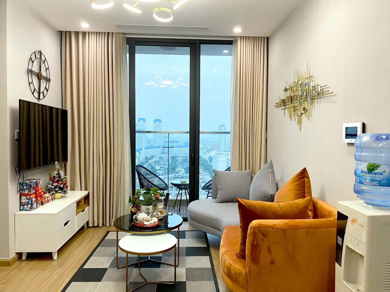 Căn Hộ Dịch Vụ Vinhomes Sky Lake - 2 BEDROOM LUXURY