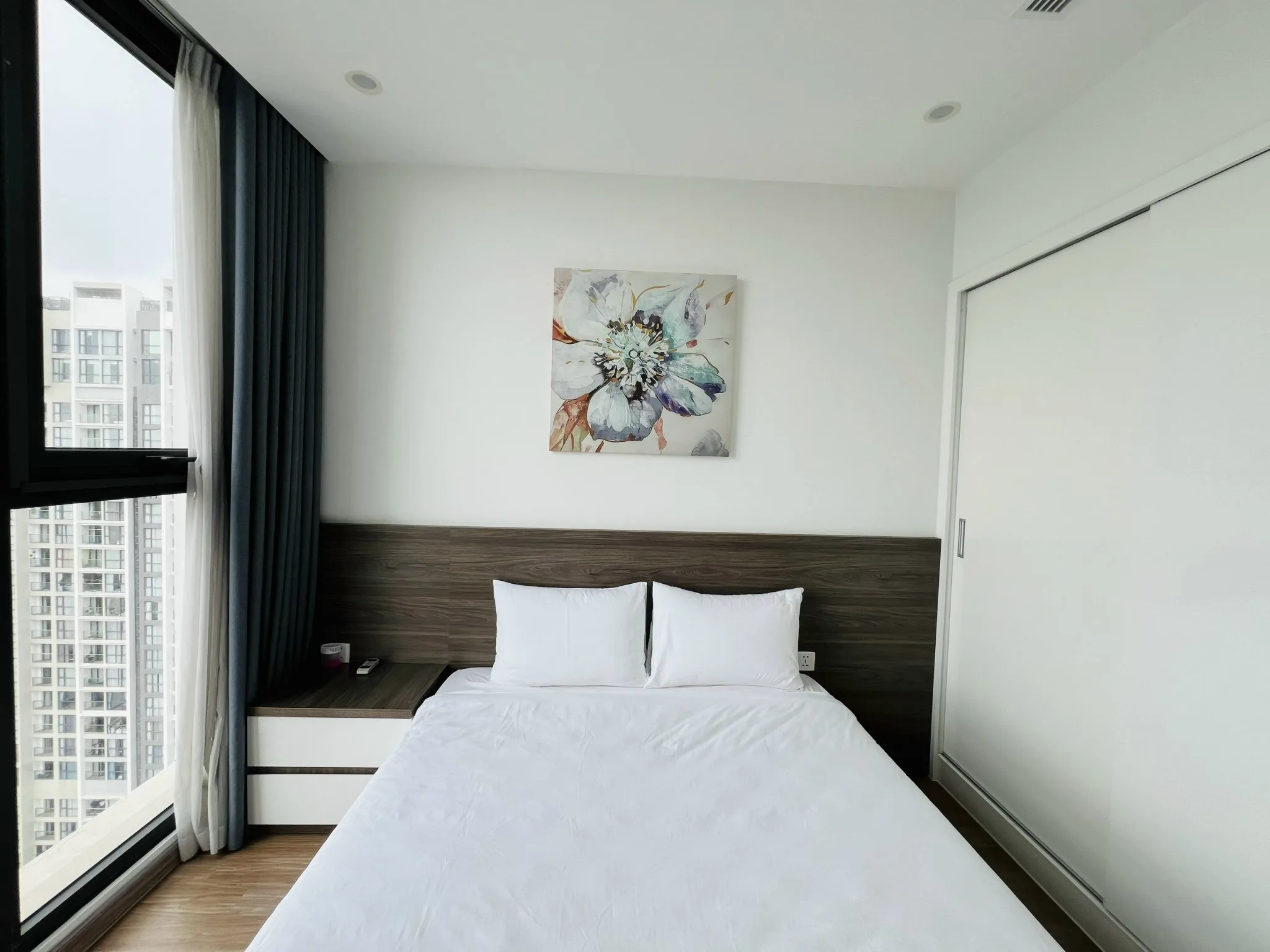 Căn hộ dịch vụ Vinhomes Sky Lake - 2N City View