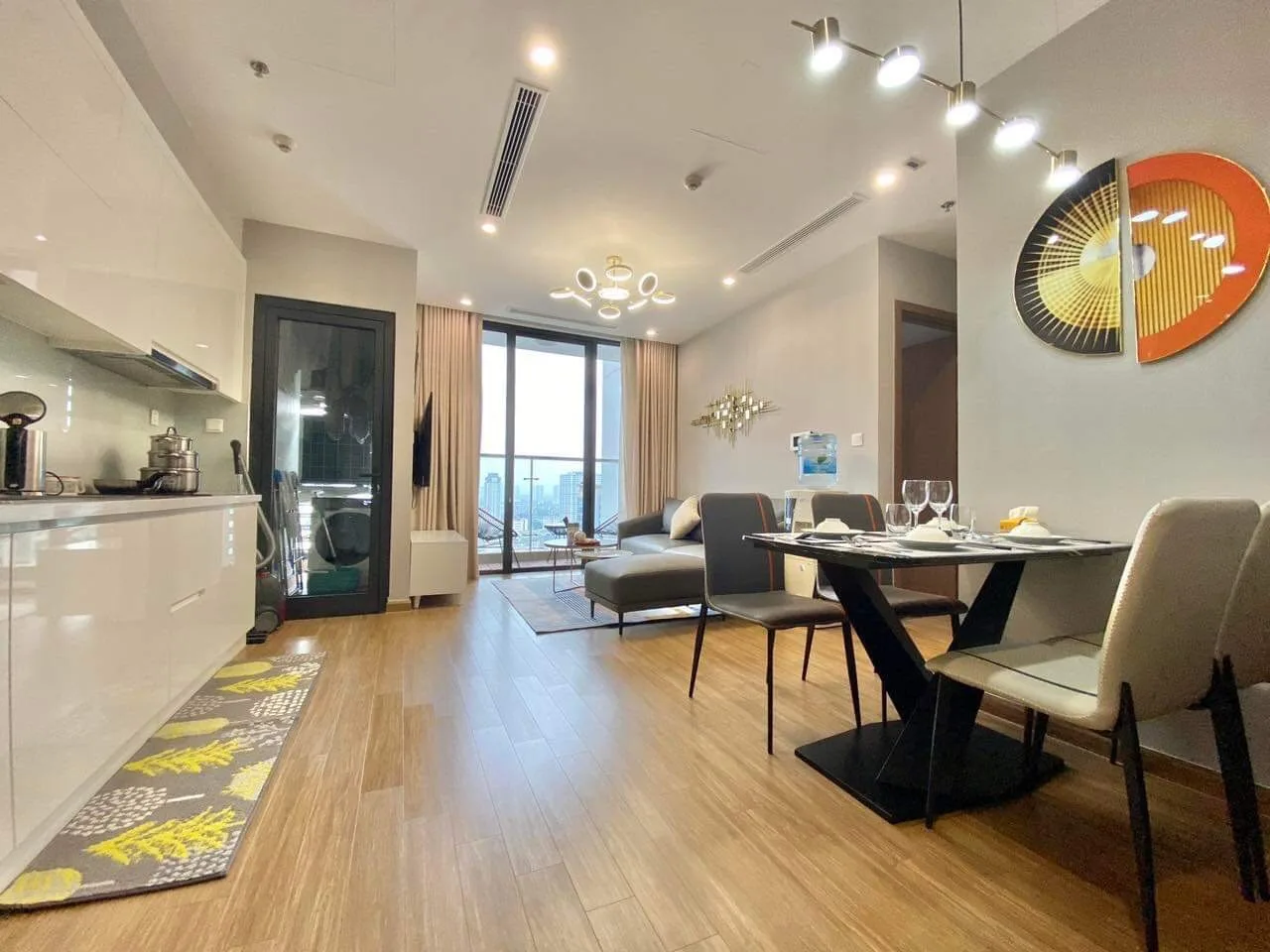 Căn Hộ Dịch Vụ Vinhomes Sky Lake - 2 BEDROOM LUXURY