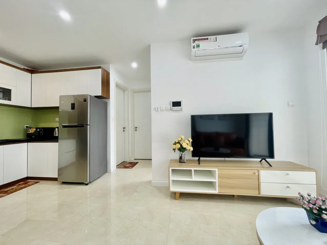 Căn hộ dịch vụ Dcapital Trần Duy Hưng 2 Ngủ Luxury