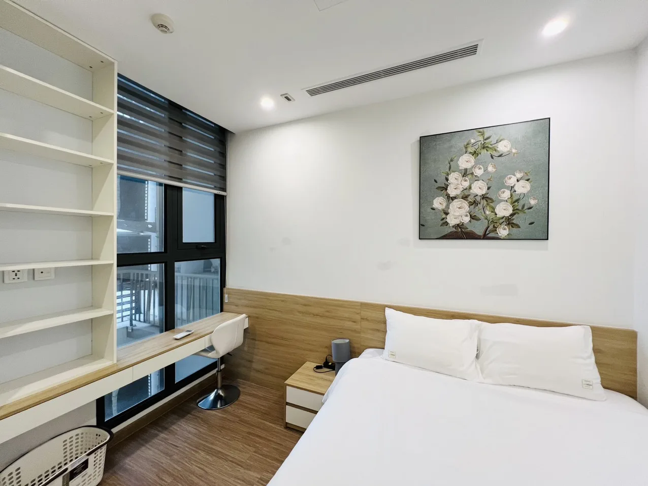 Căn hộ dịch vụ Vinhomes Sky Lake - City View