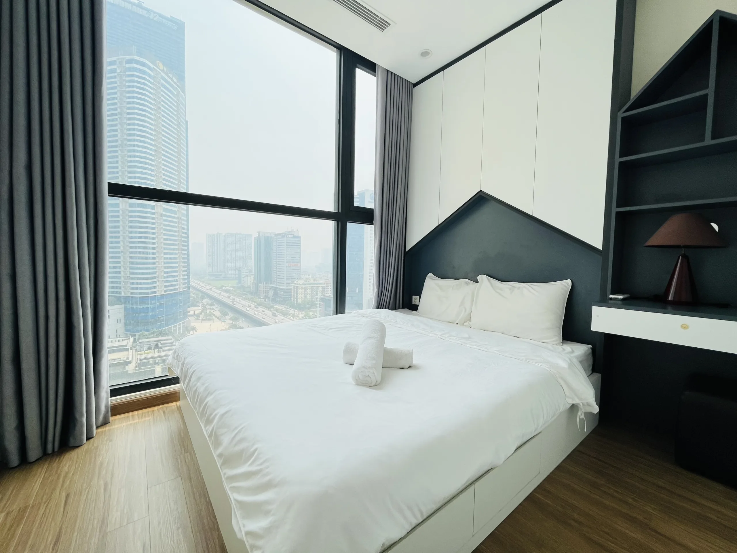 Homestay Vinhomes Sky Lake - Phong cách Vintage 2 Bed room