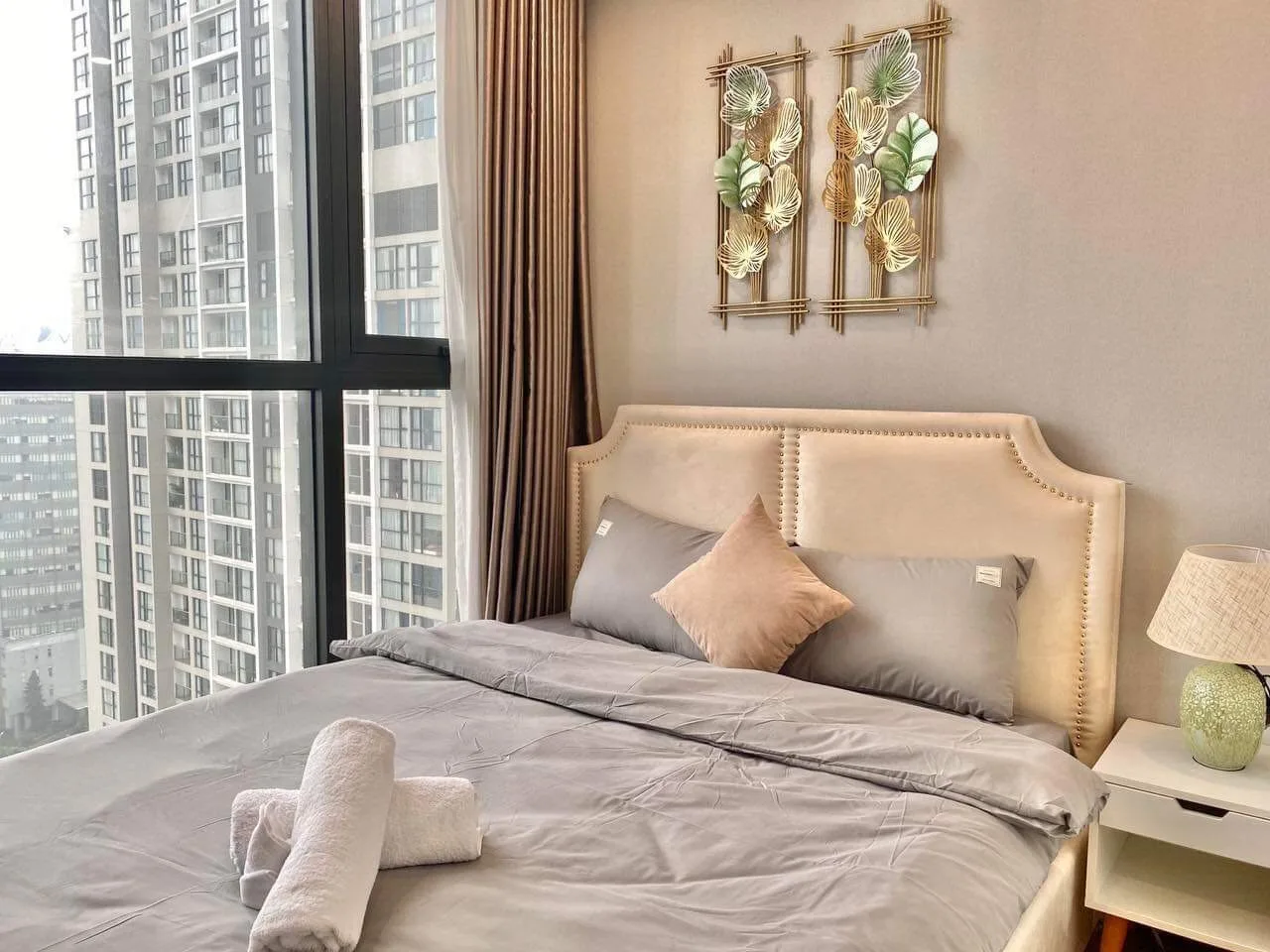 Căn Hộ Dịch Vụ Vinhomes Sky Lake - 2 Bed room LUXURY