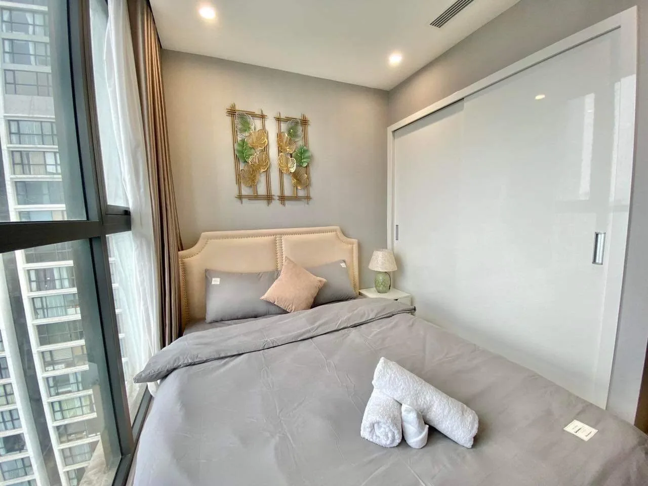 Căn Hộ Dịch Vụ Vinhomes Sky Lake - 2 Bed room LUXURY